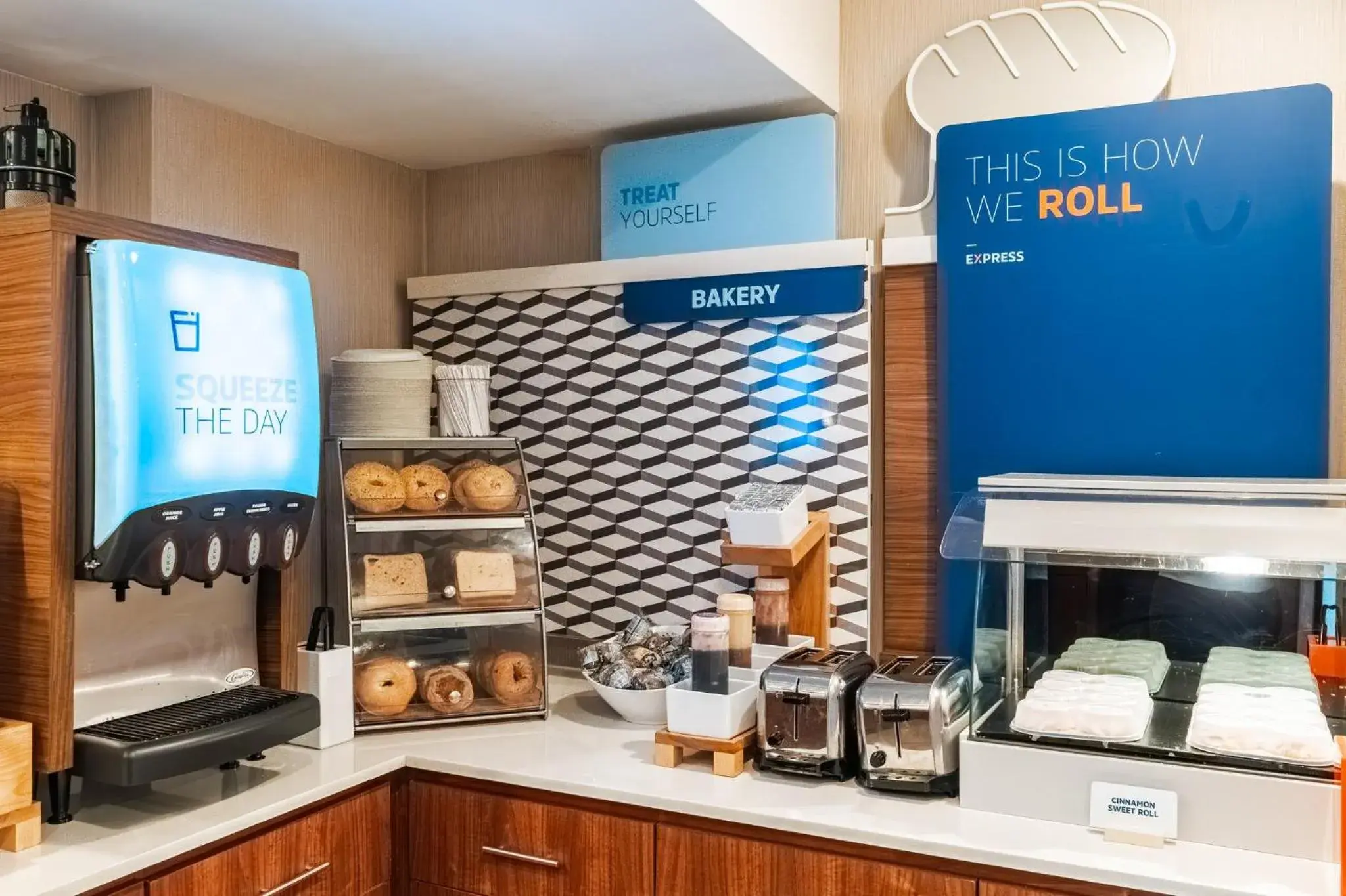 Restaurant/places to eat in Holiday Inn Express Maspeth by IHG Restaurant/places to eat in Holiday Inn Express Maspeth by IHG