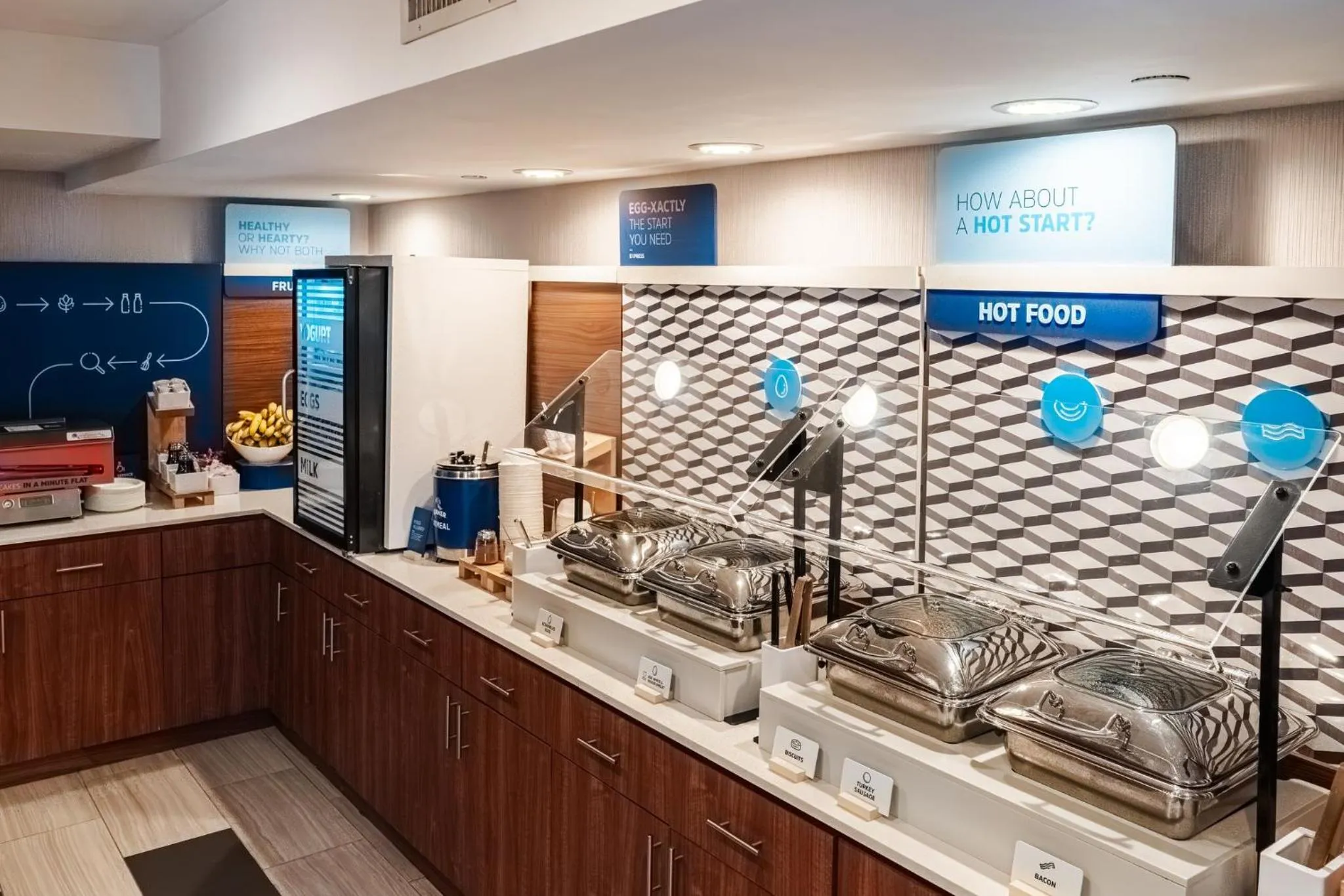 Breakfast in Holiday Inn Express Maspeth by IHG