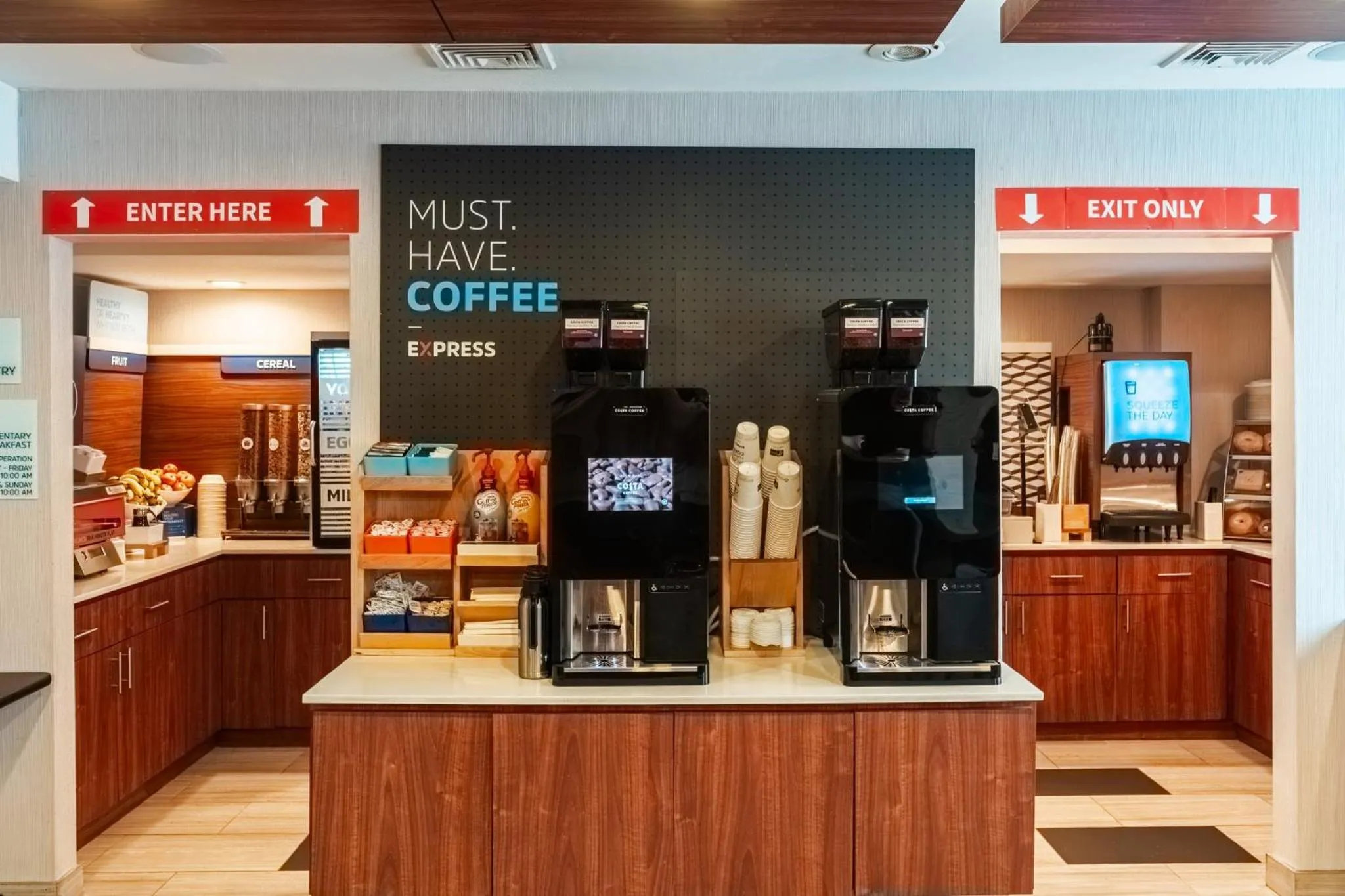 Coffee/tea facilities in Holiday Inn Express Maspeth by IHG