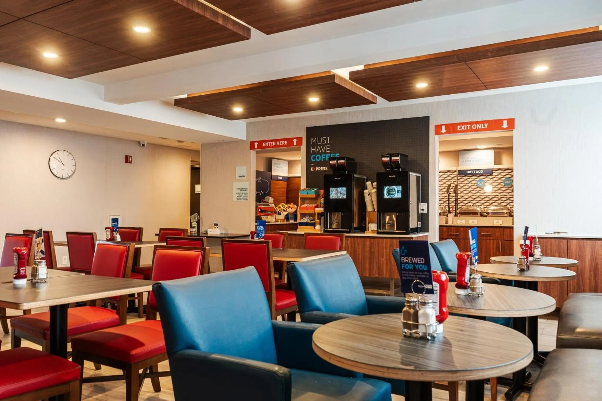 Breakfast in Holiday Inn Express Maspeth by IHG