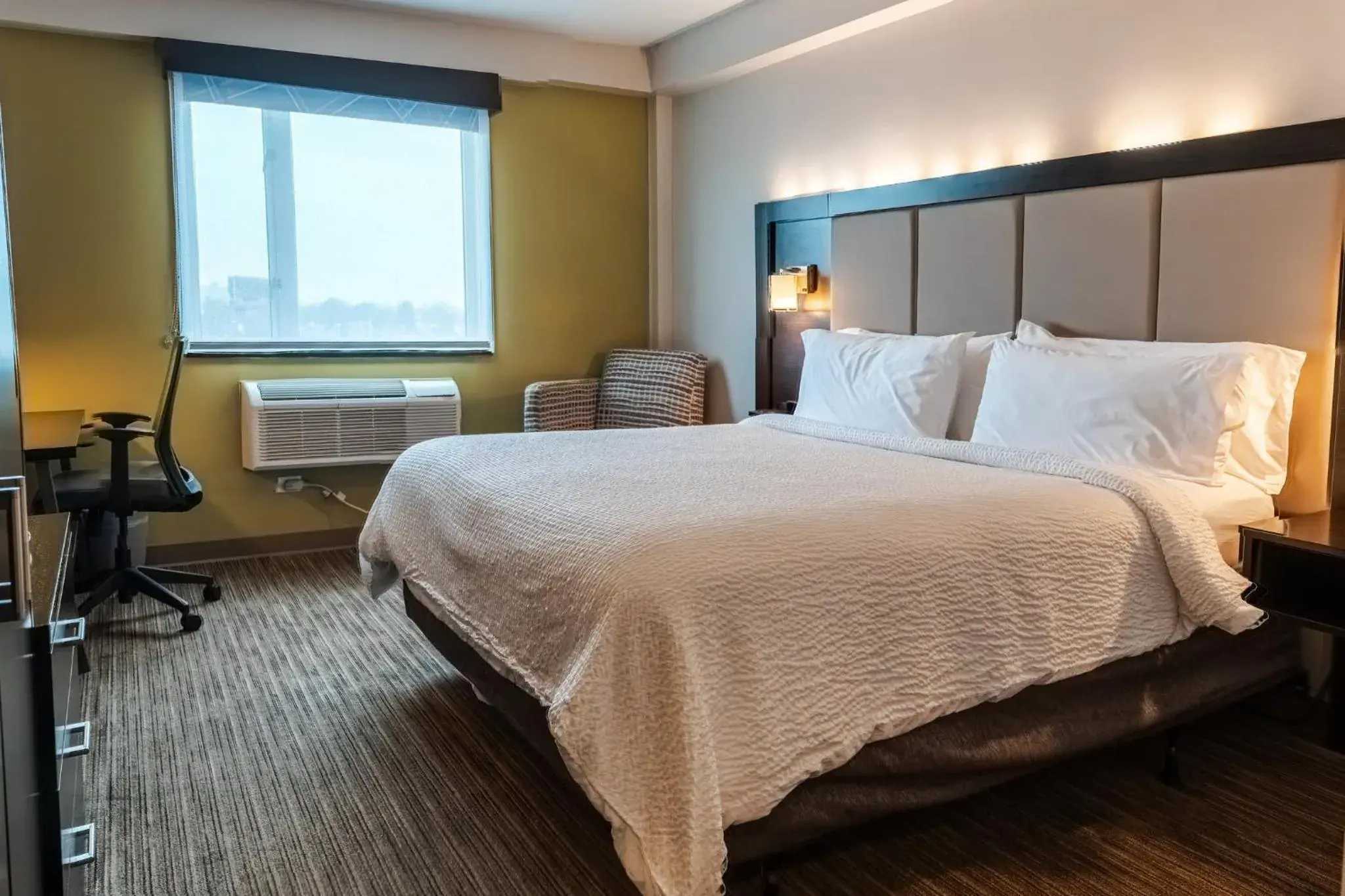 Standard Room in Holiday Inn Express Maspeth by IHG Standard Room in Holiday Inn Express Maspeth by IHG