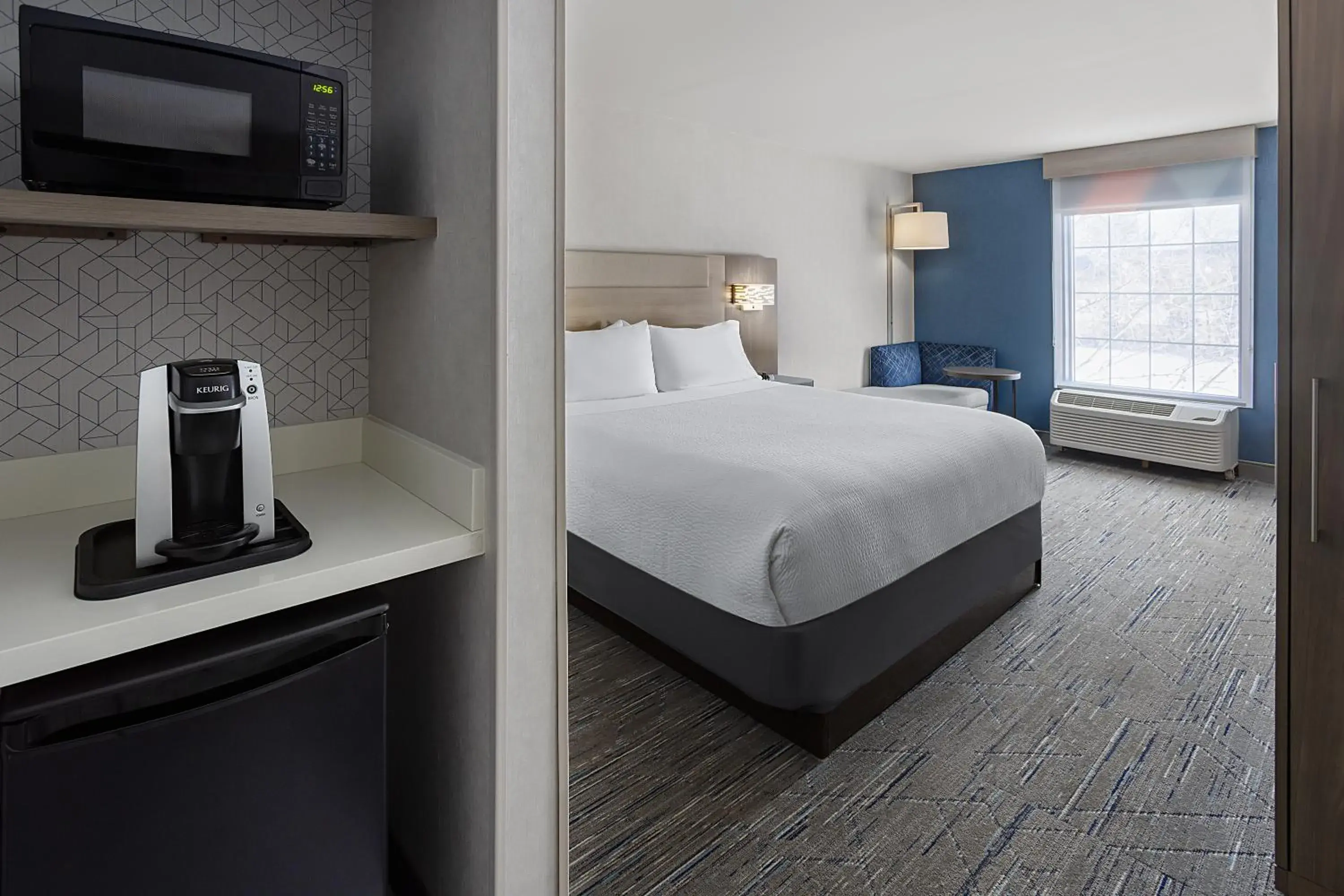 Bed in Holiday Inn Express Hotel & Suites Brattleboro by IHG Bed in Holiday Inn Express Hotel & Suites Brattleboro by IHG