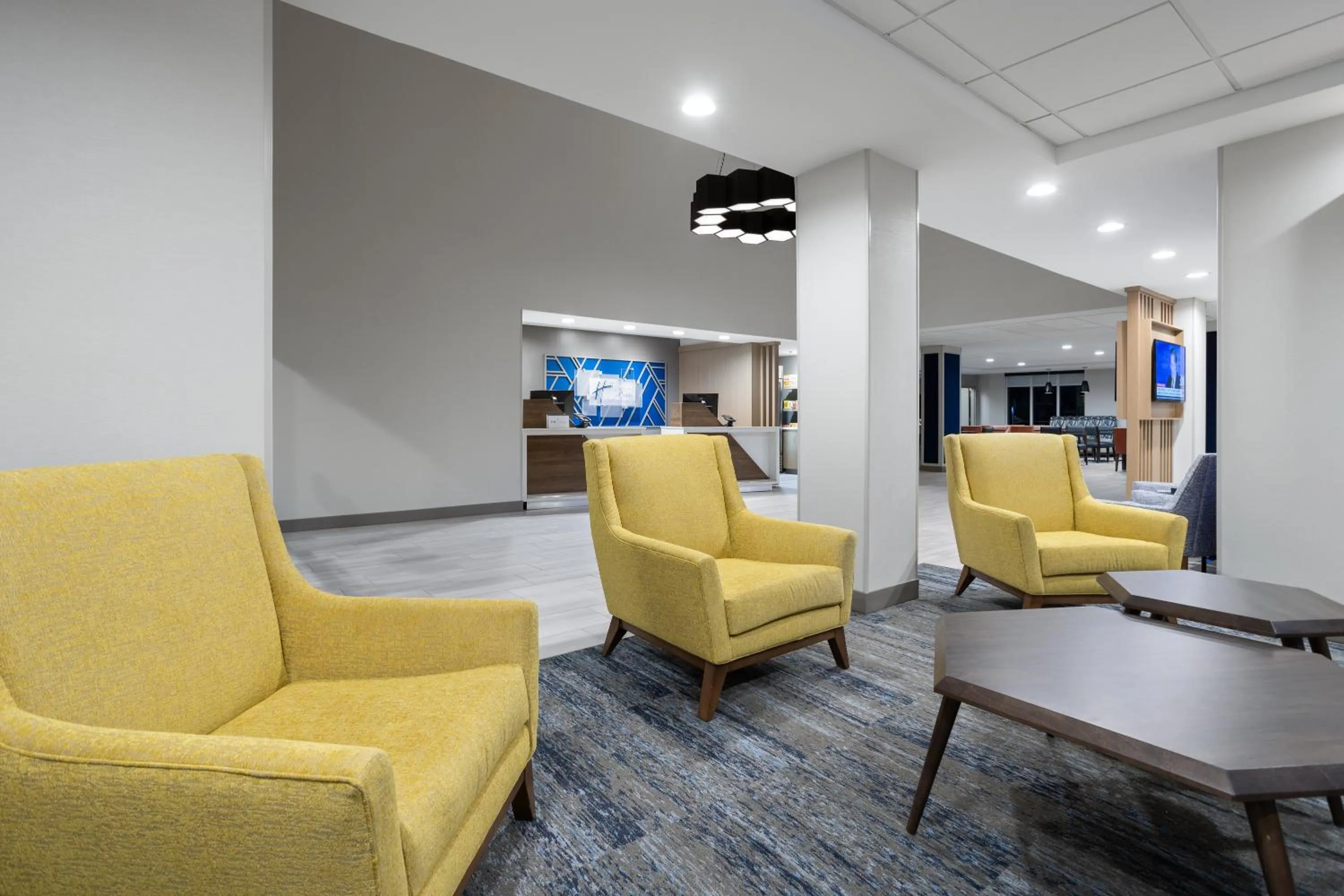 Lobby or reception in Holiday Inn Express Hotel & Suites Brattleboro by IHG