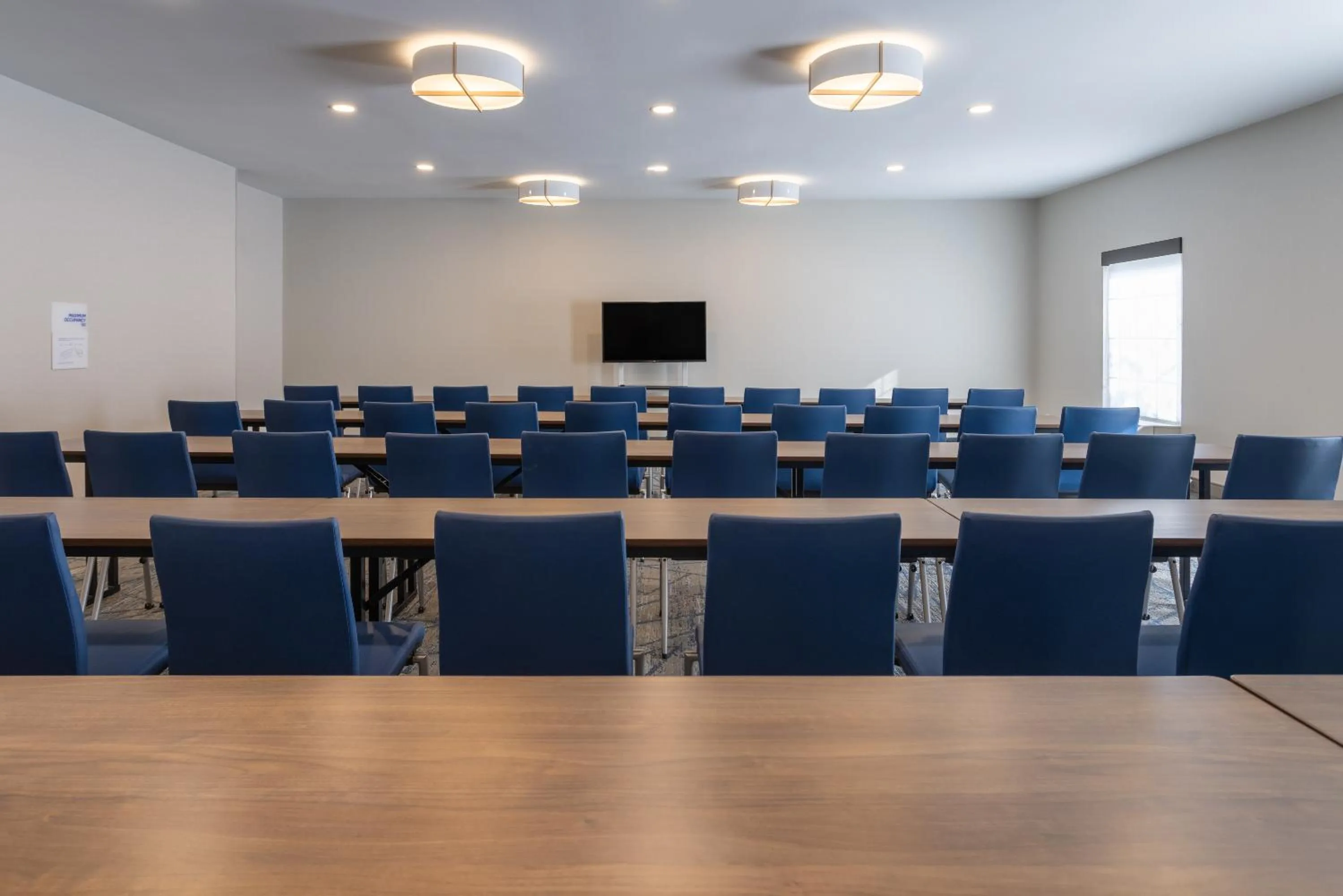 Meeting/conference room in Holiday Inn Express Hotel & Suites Brattleboro by IHG