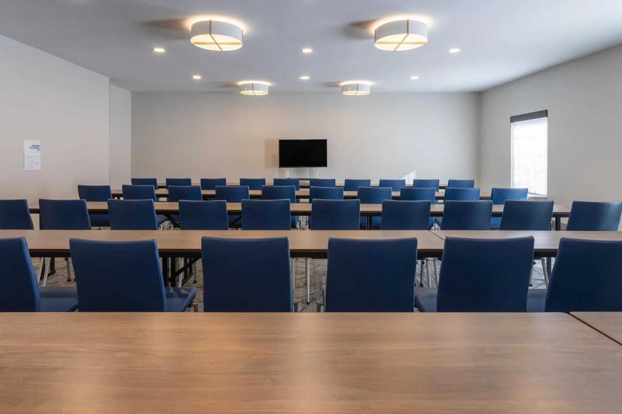Meeting/conference room in Holiday Inn Express Hotel & Suites Brattleboro by IHG