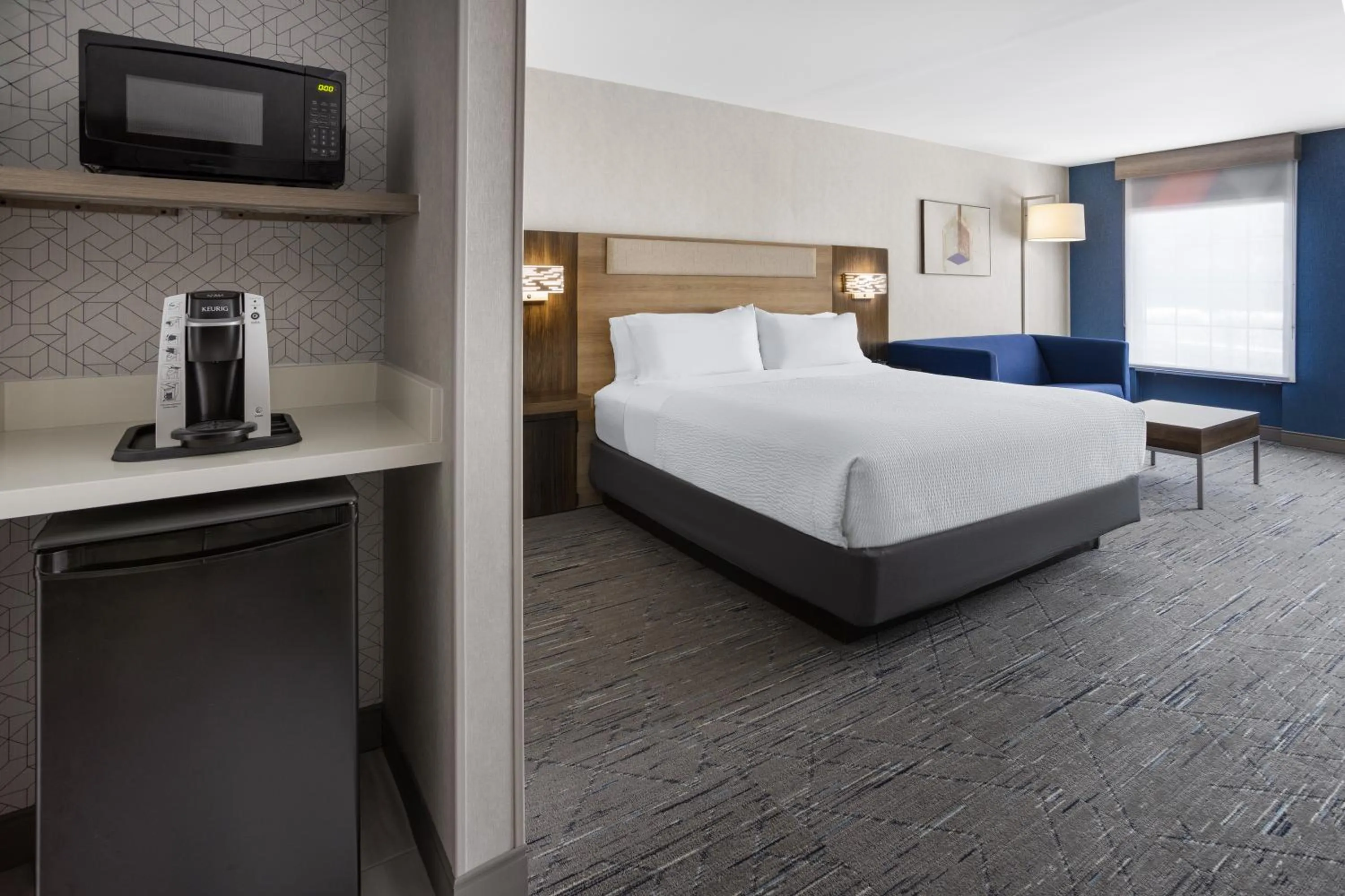 Bedroom, Bed in Holiday Inn Express Hotel & Suites Brattleboro by IHG