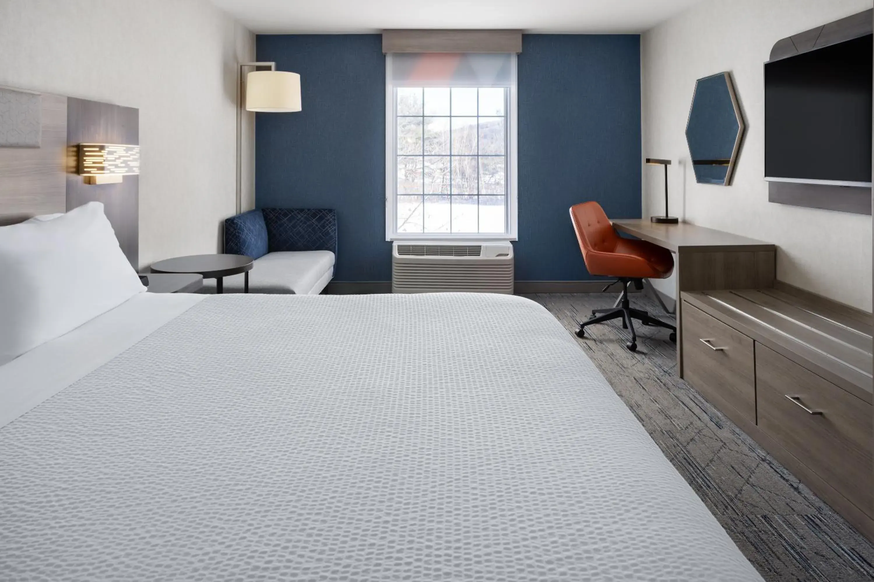Bed in Holiday Inn Express Hotel & Suites Brattleboro by IHG Bed in Holiday Inn Express Hotel & Suites Brattleboro by IHG