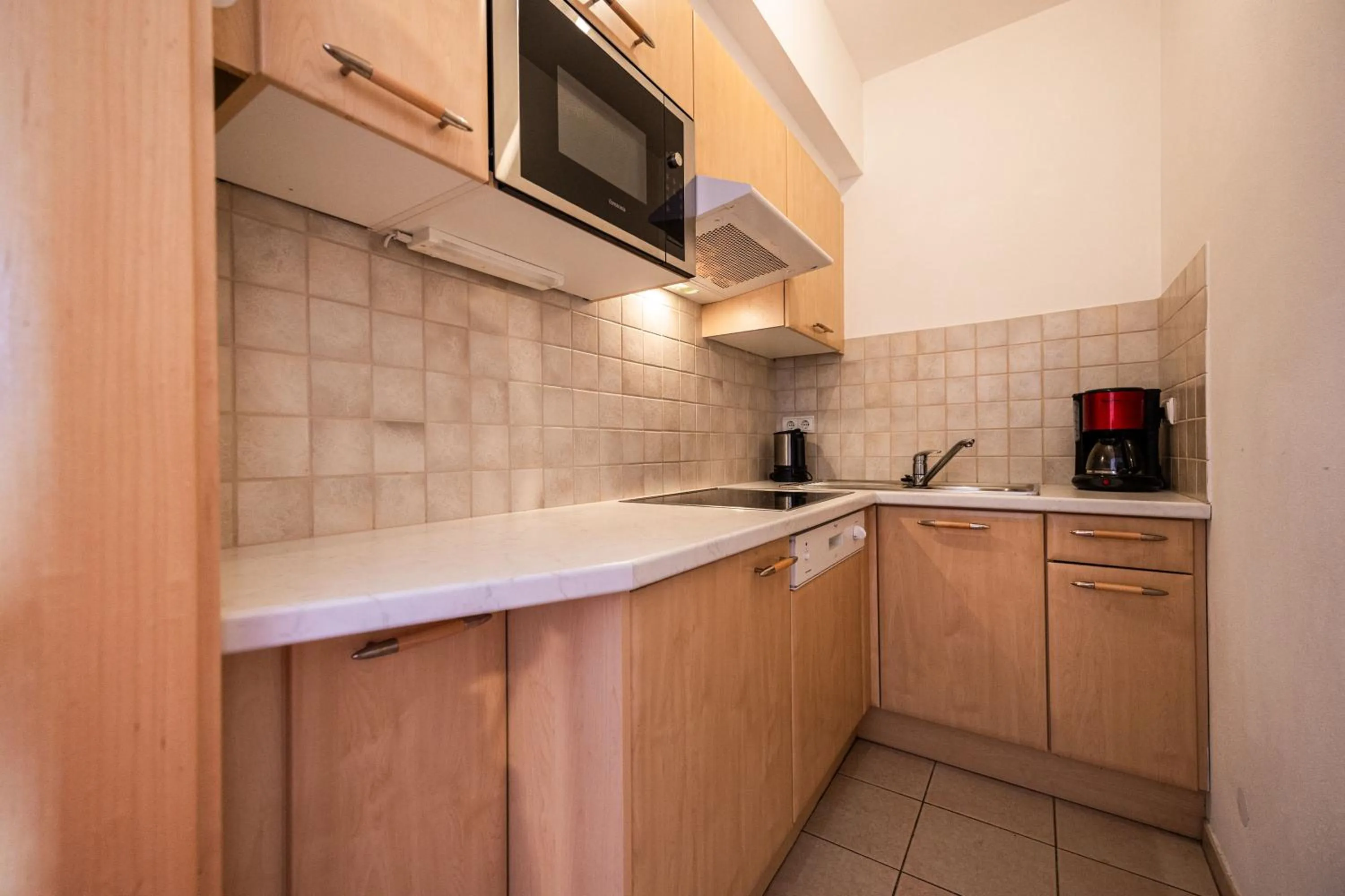 Kitchen or kitchenette in EGGER Apartments & Suites