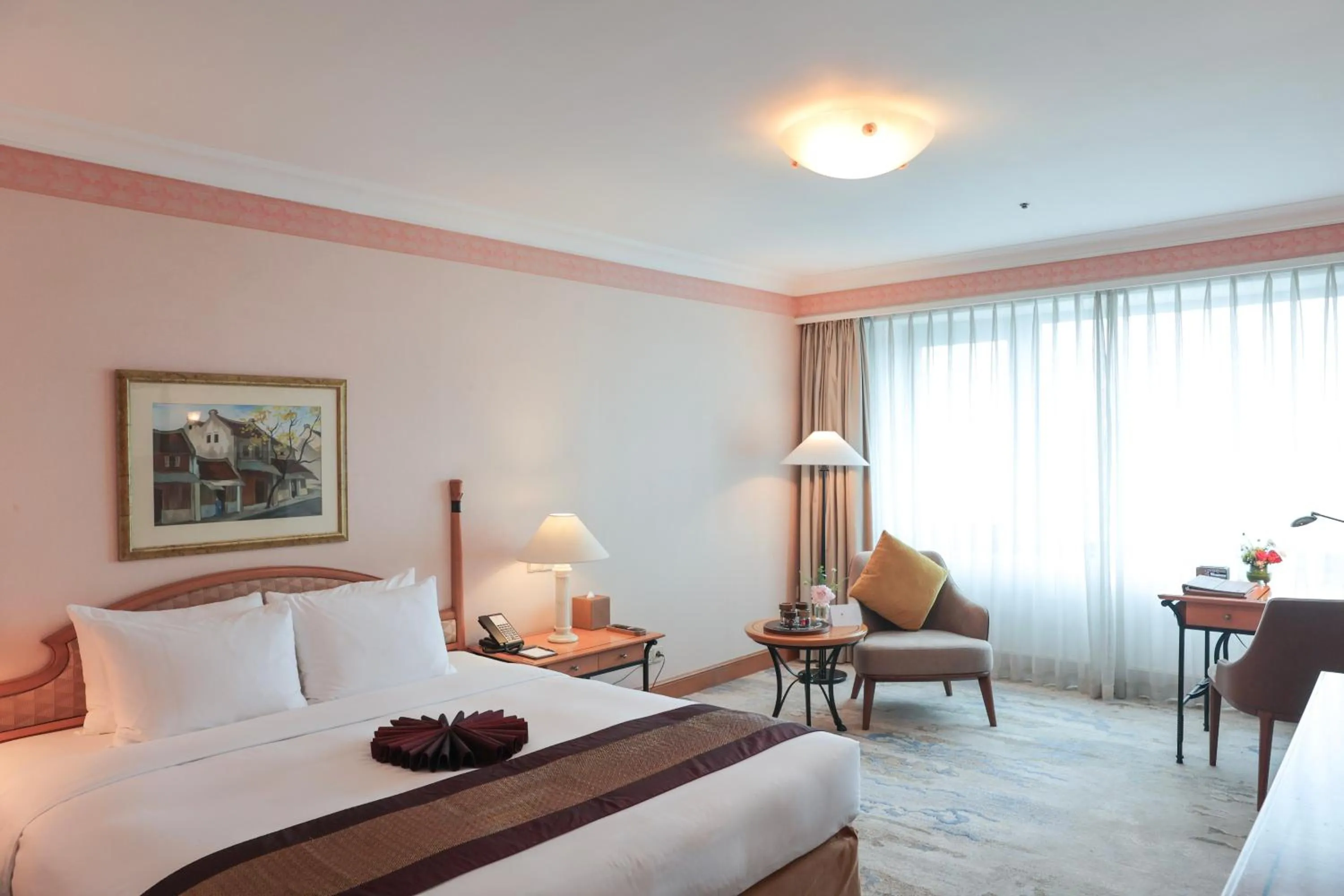 Bedroom, Bed in Hanoi Daewoo Hotel