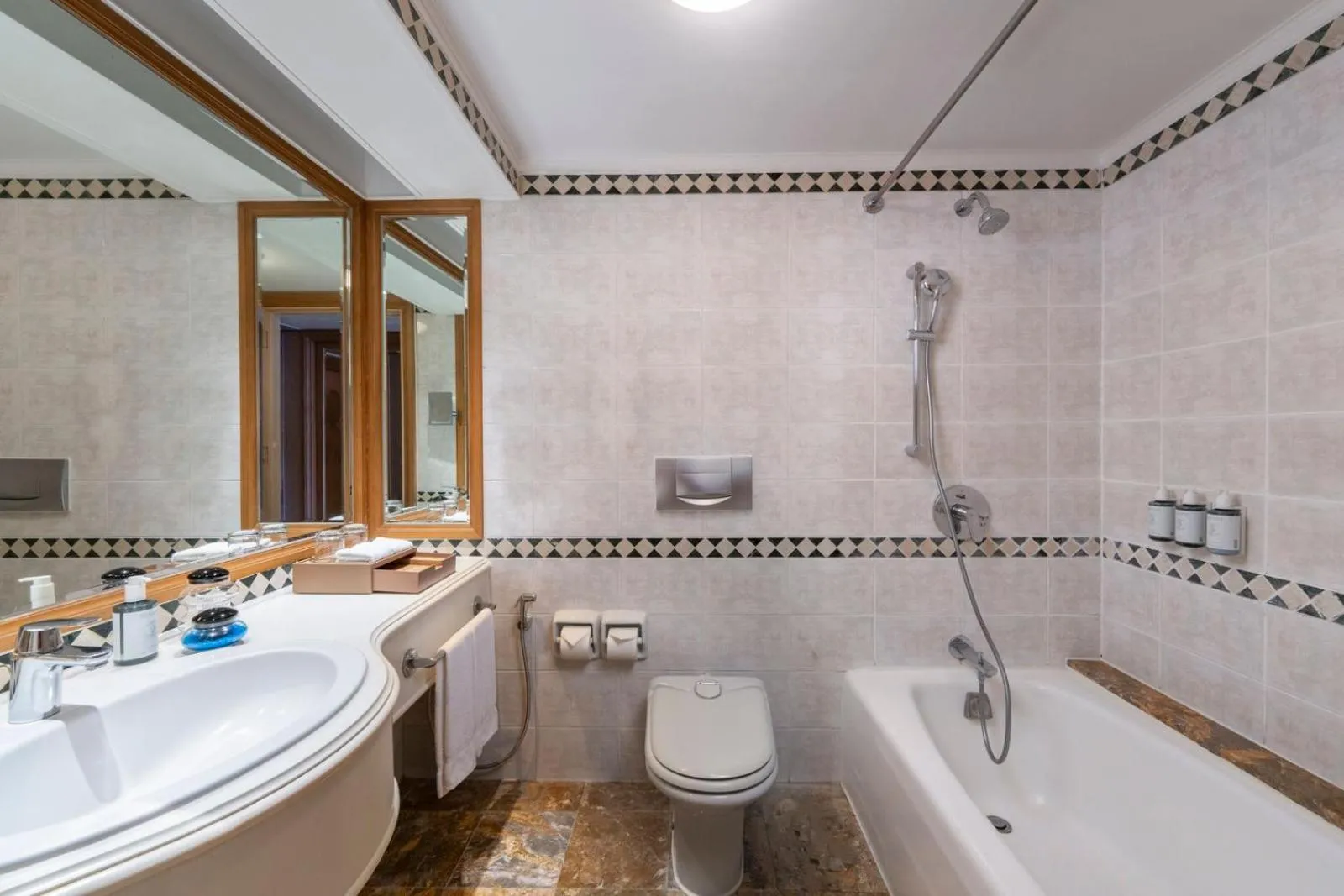 Bathroom in Hanoi Daewoo Hotel