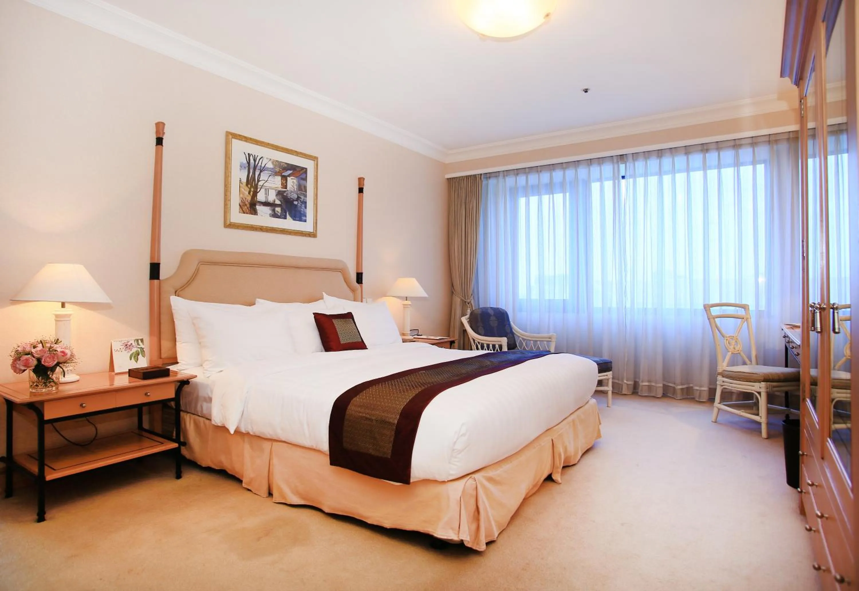 Bed in Hanoi Daewoo Hotel