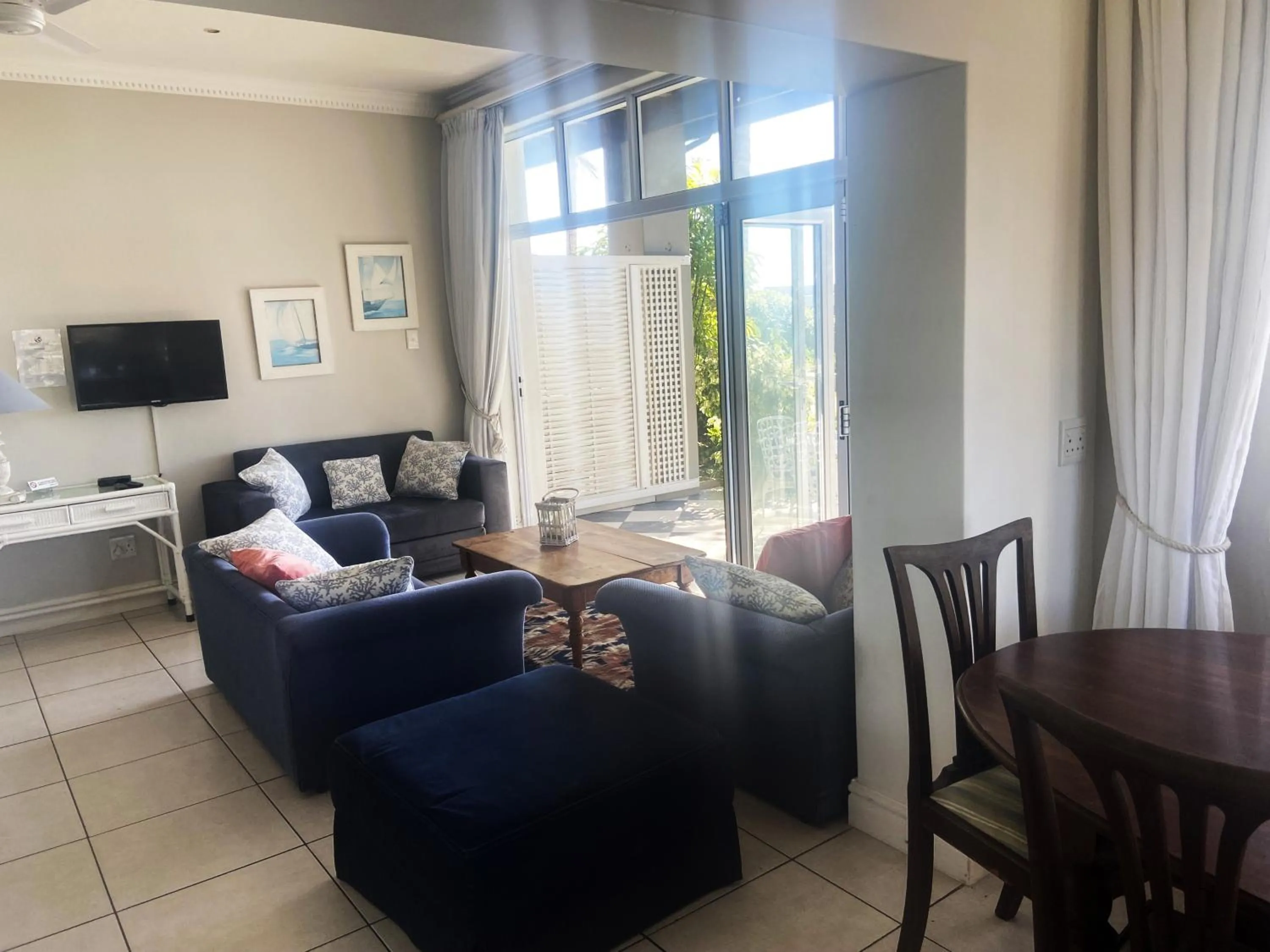 Living room in Shaka's Seat Guesthouse