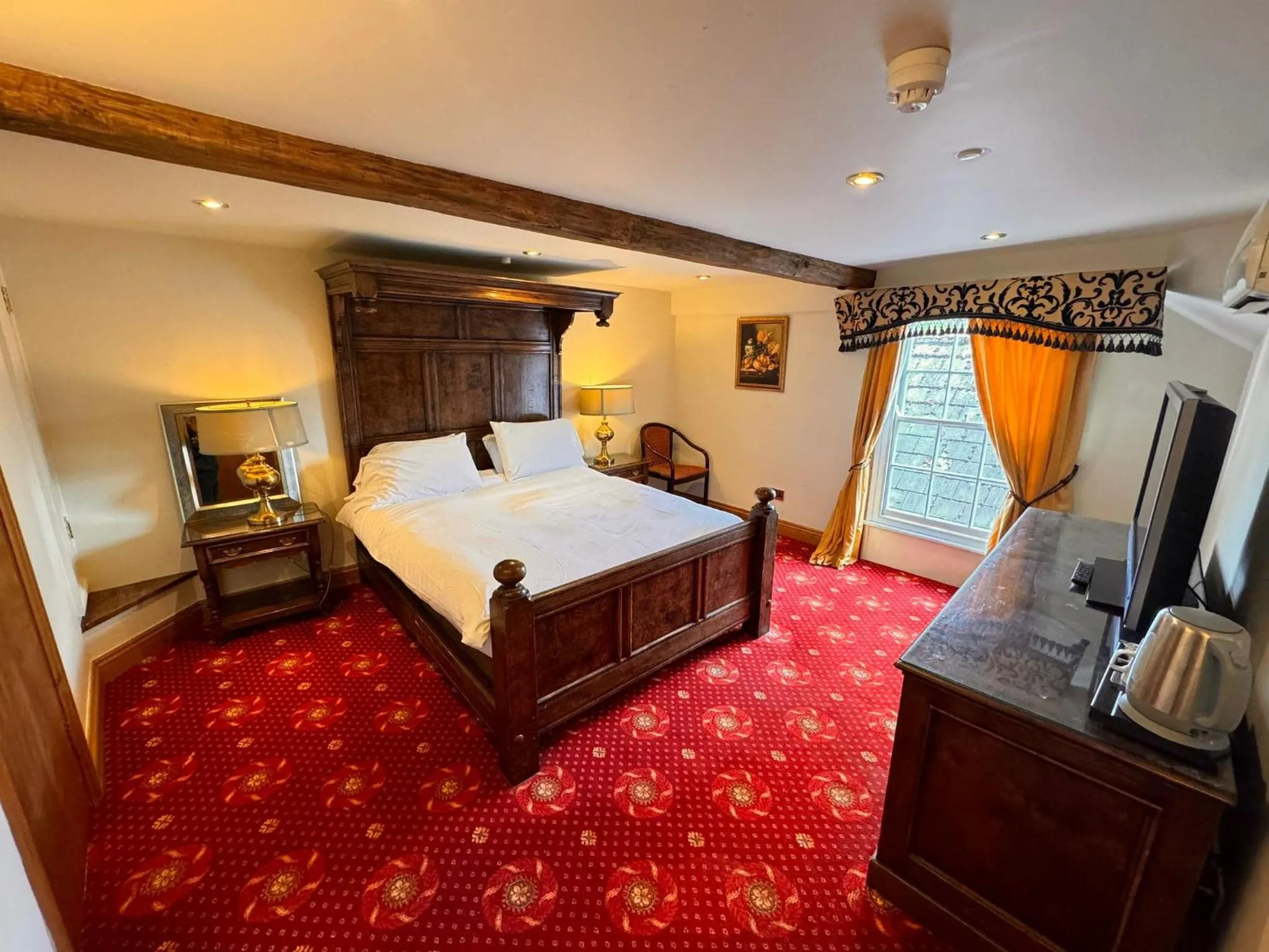 Bedroom, Bed in Villare Hitchin Town Centre