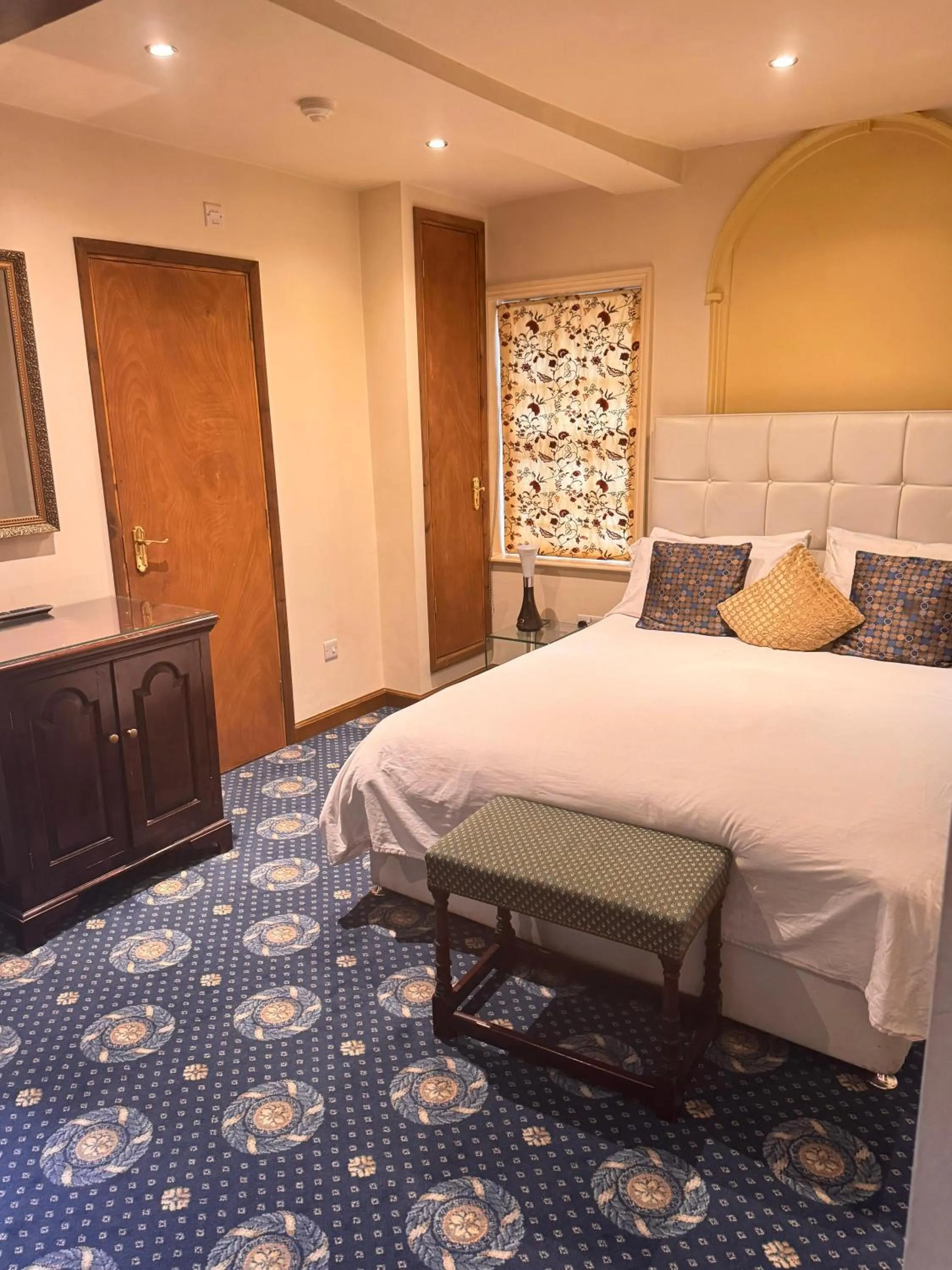 Bedroom, Bed in Villare Hitchin Town Centre