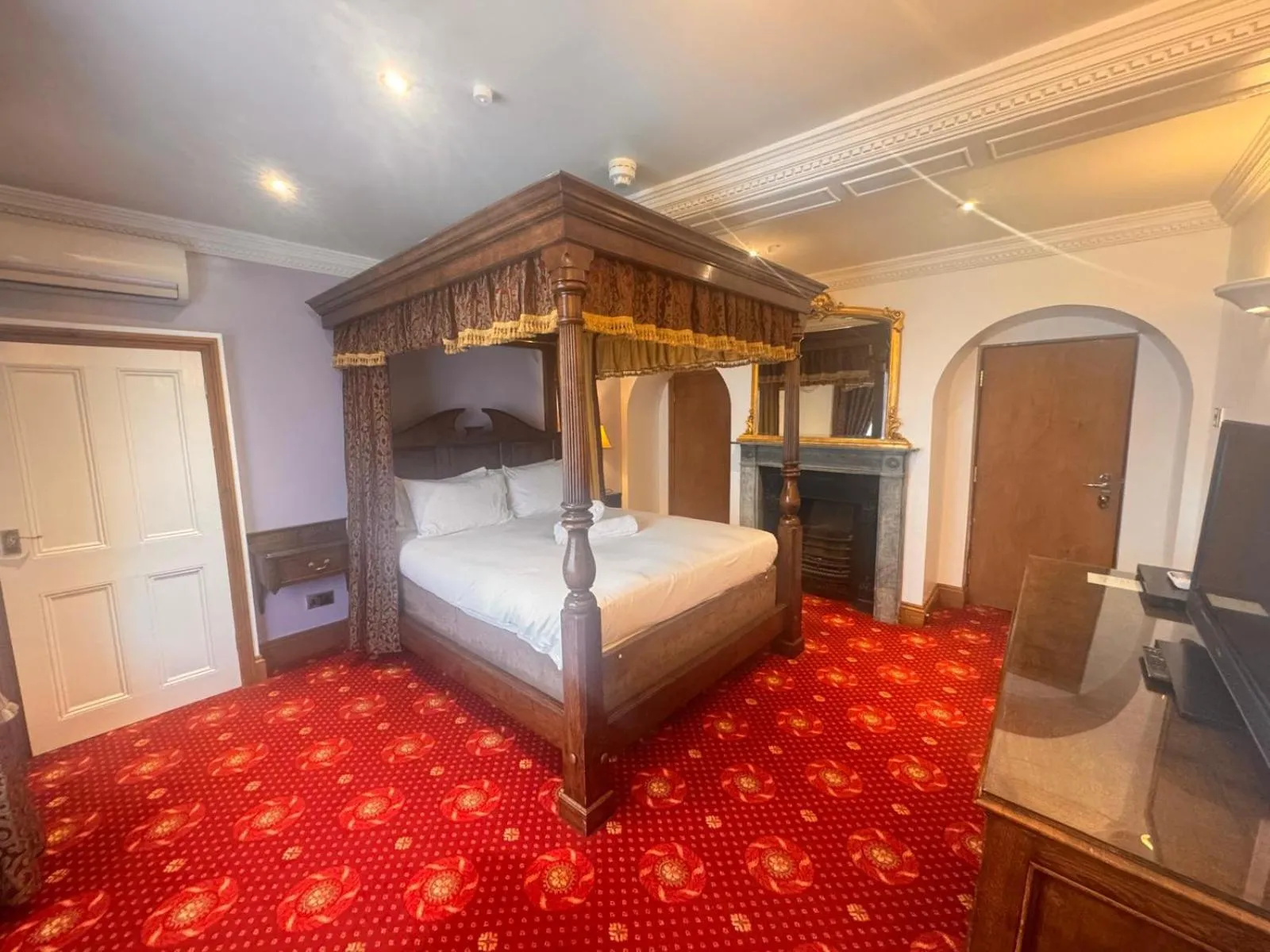 Bedroom, Bed in Villare Hitchin Town Centre