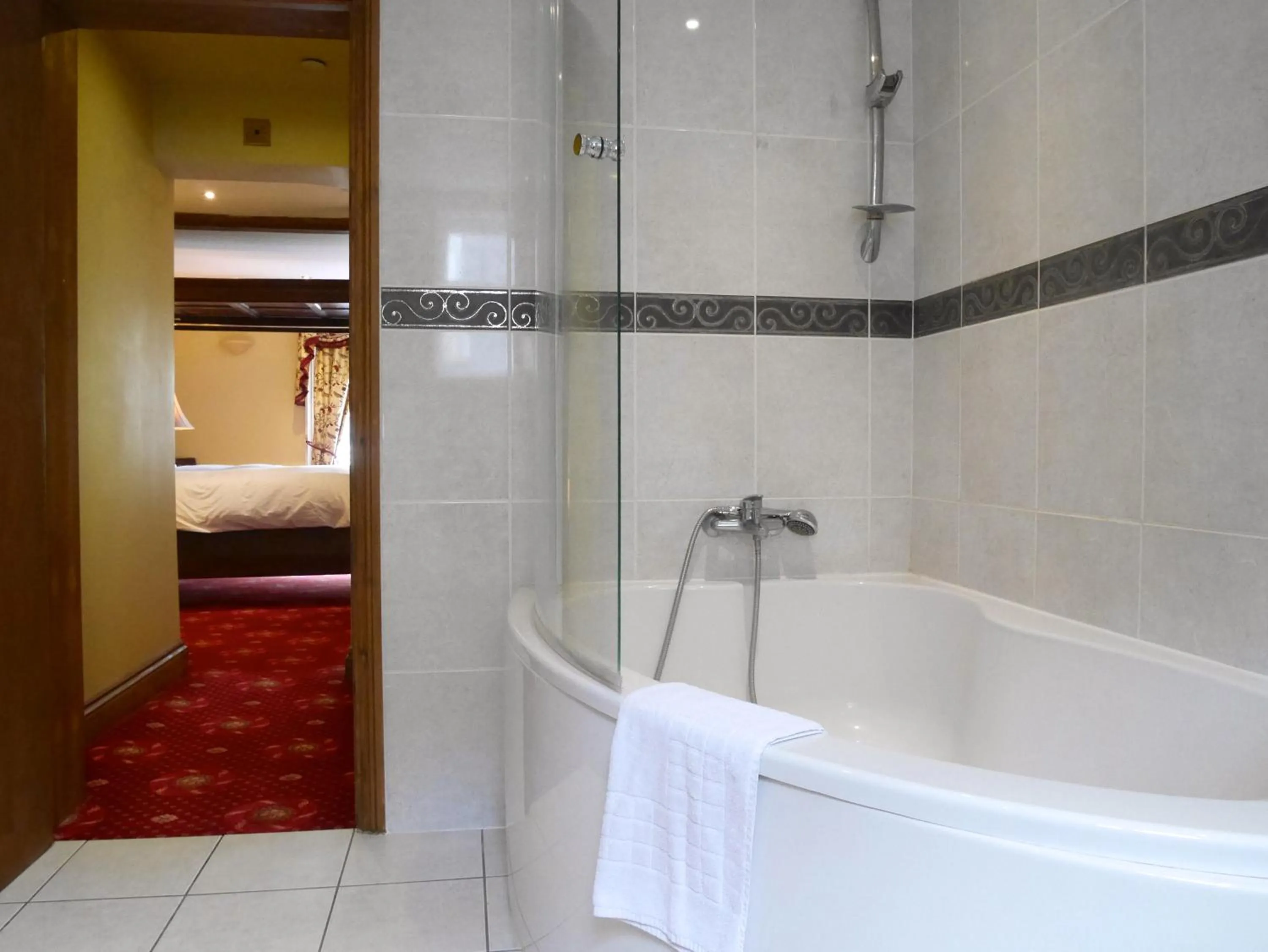 Shower, Bed in Villare Hitchin Town Centre