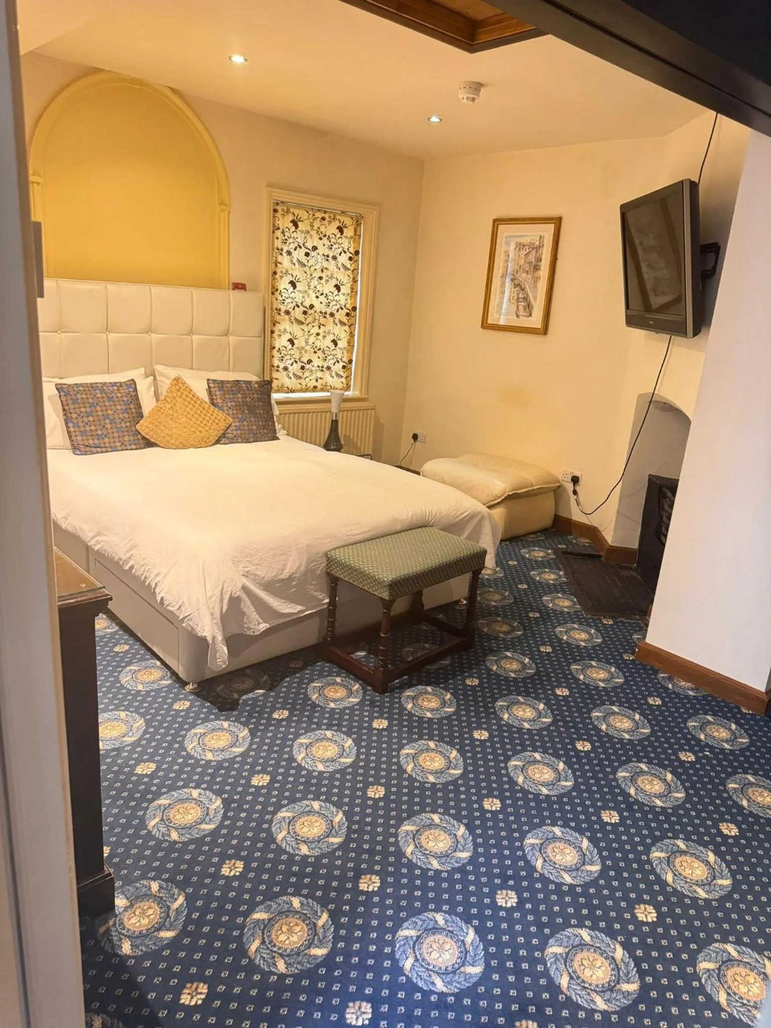 Bedroom, Bed in Villare Hitchin Town Centre