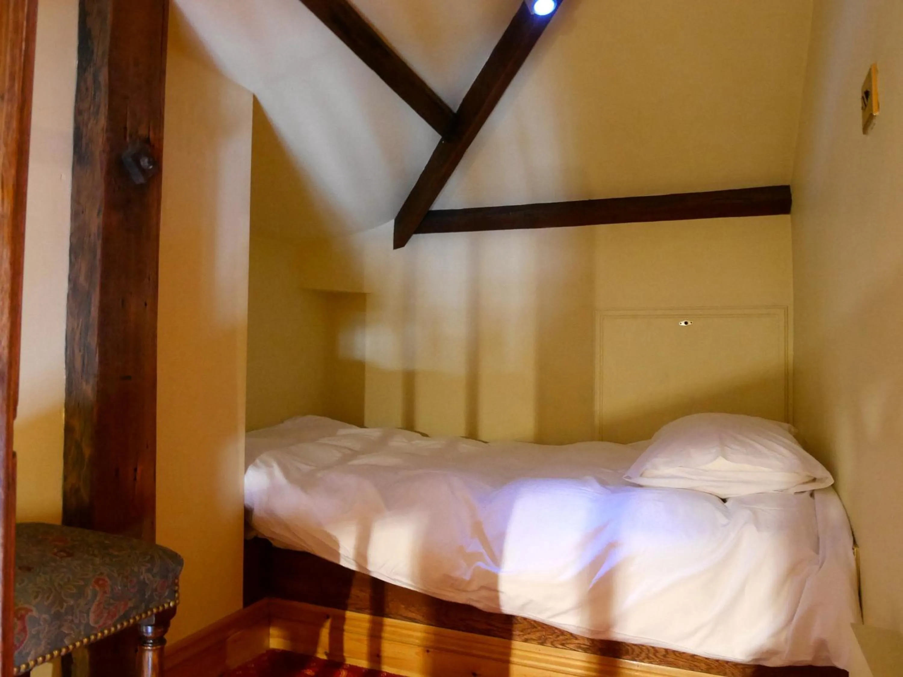 Bedroom, Bed in Villare Hitchin Town Centre