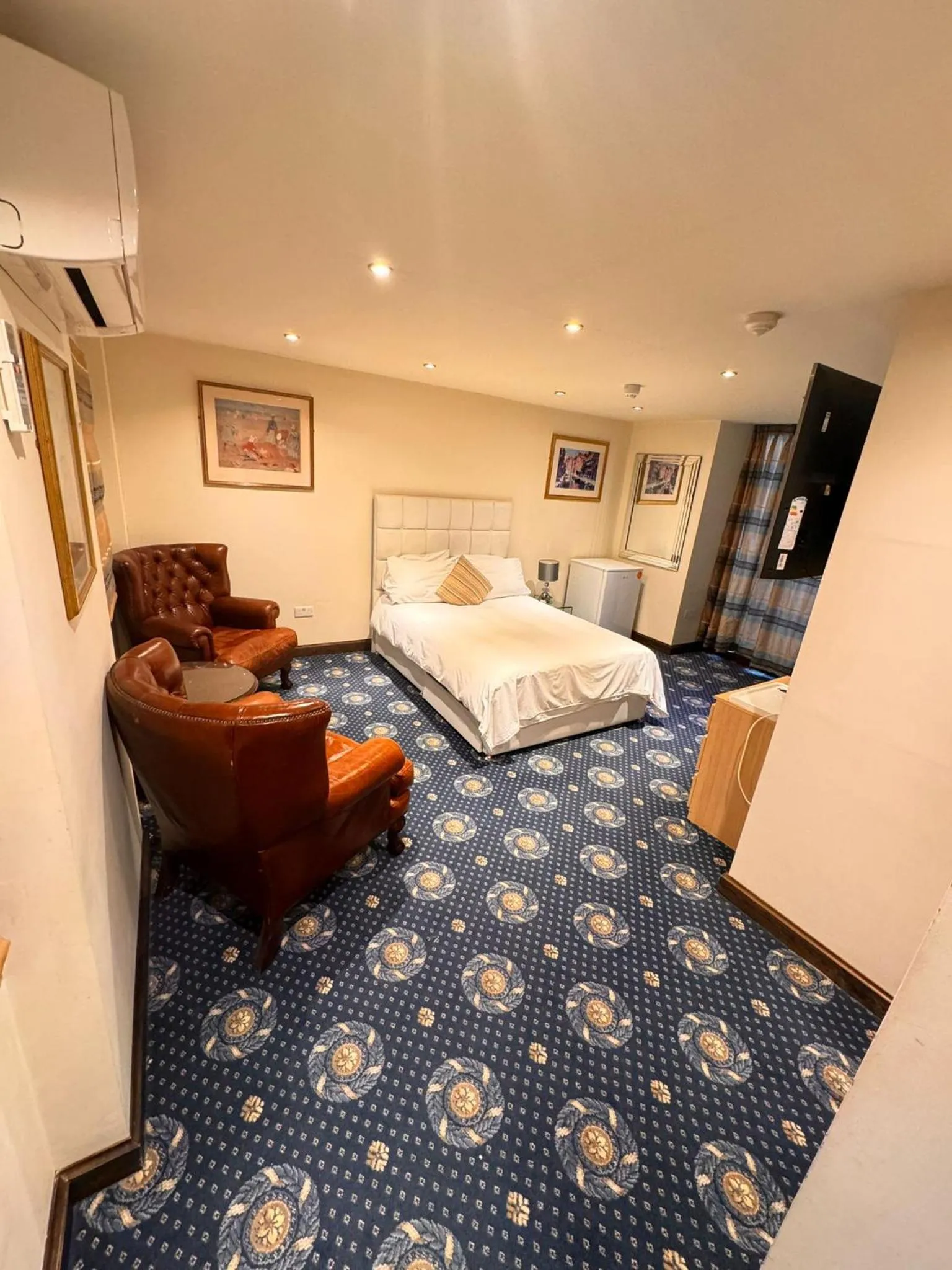 Bedroom, Bed in Villare Hitchin Town Centre