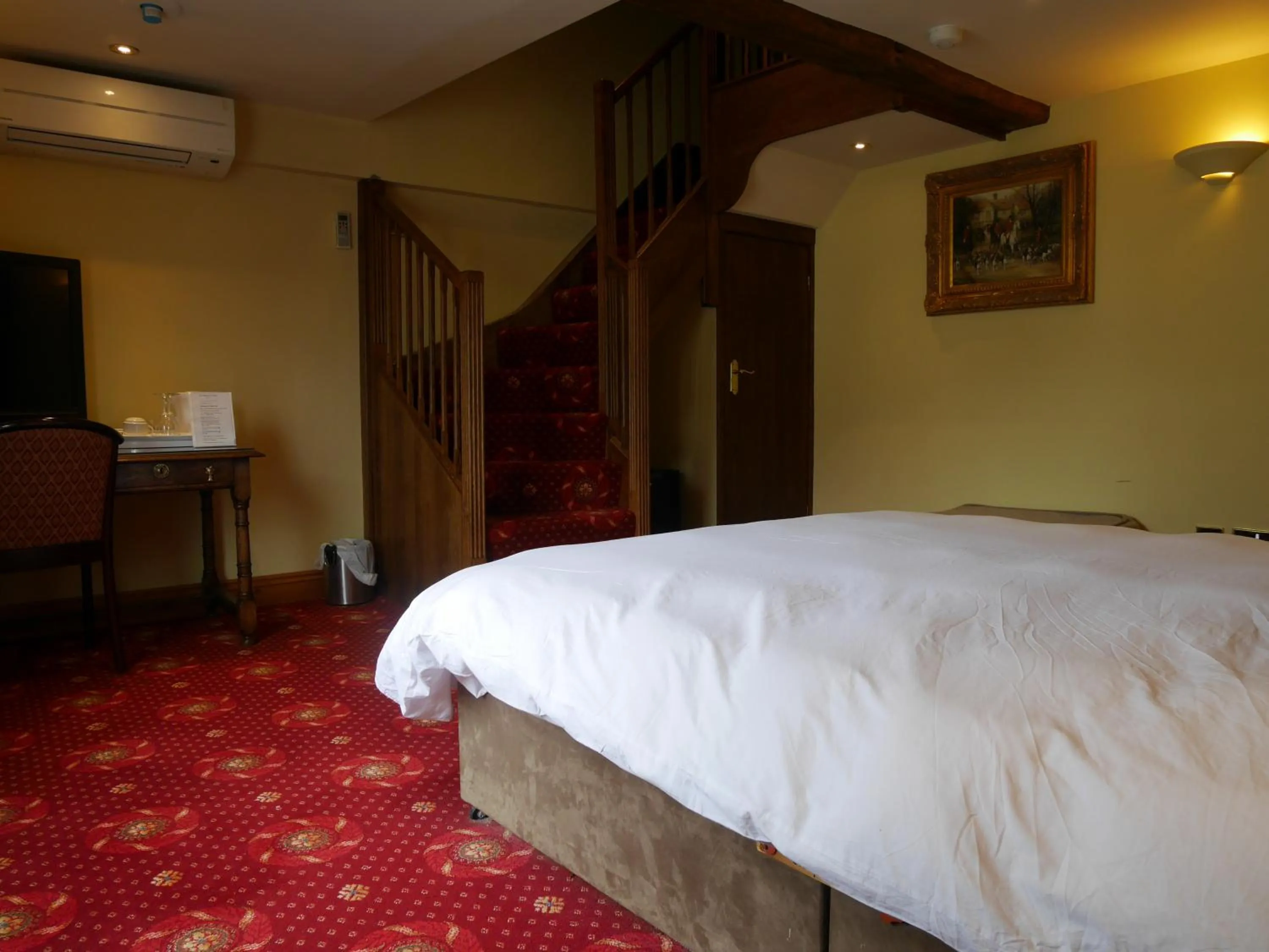 Bedroom, Bed in Villare Hitchin Town Centre