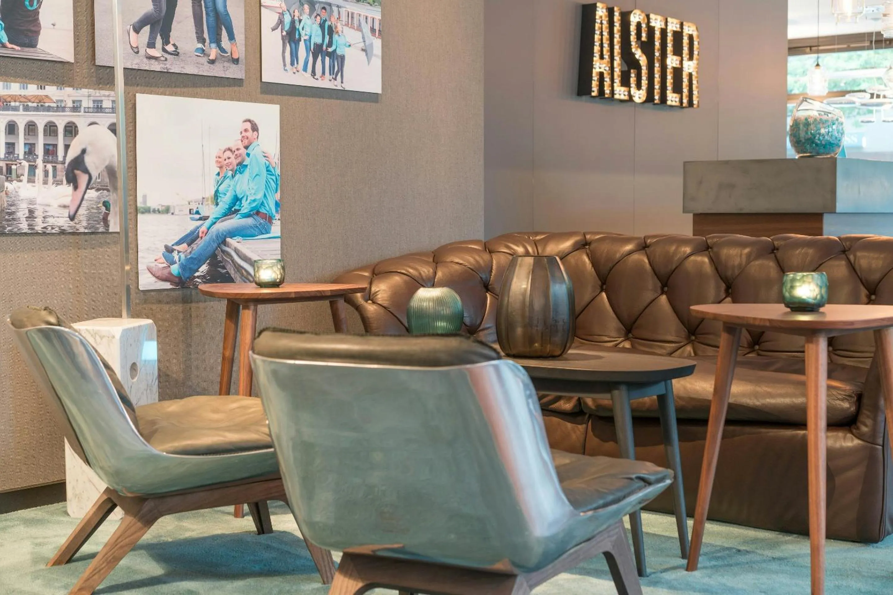 Lounge or bar in Motel One Hamburg-Alster