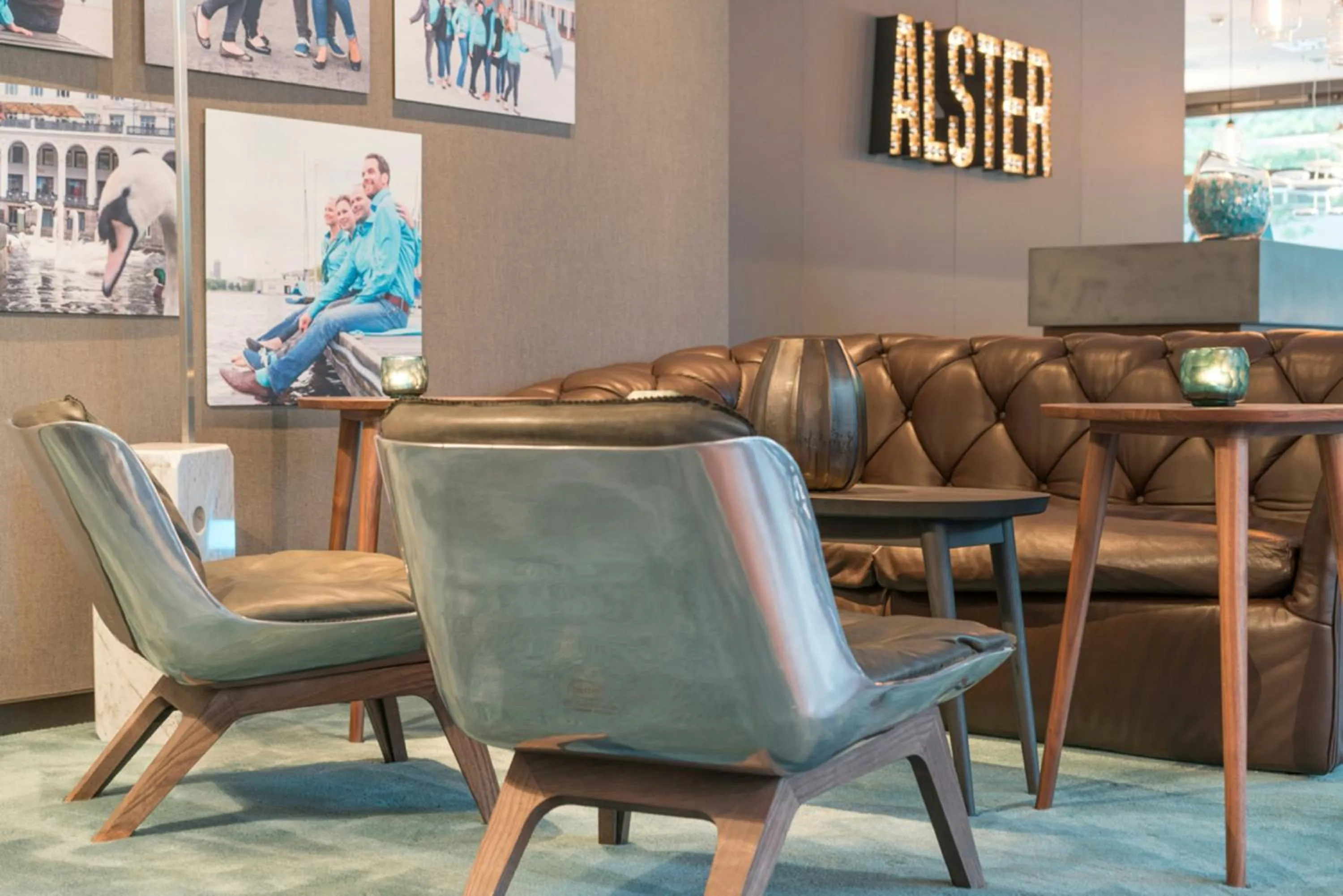 Lounge or bar in Motel One Hamburg-Alster