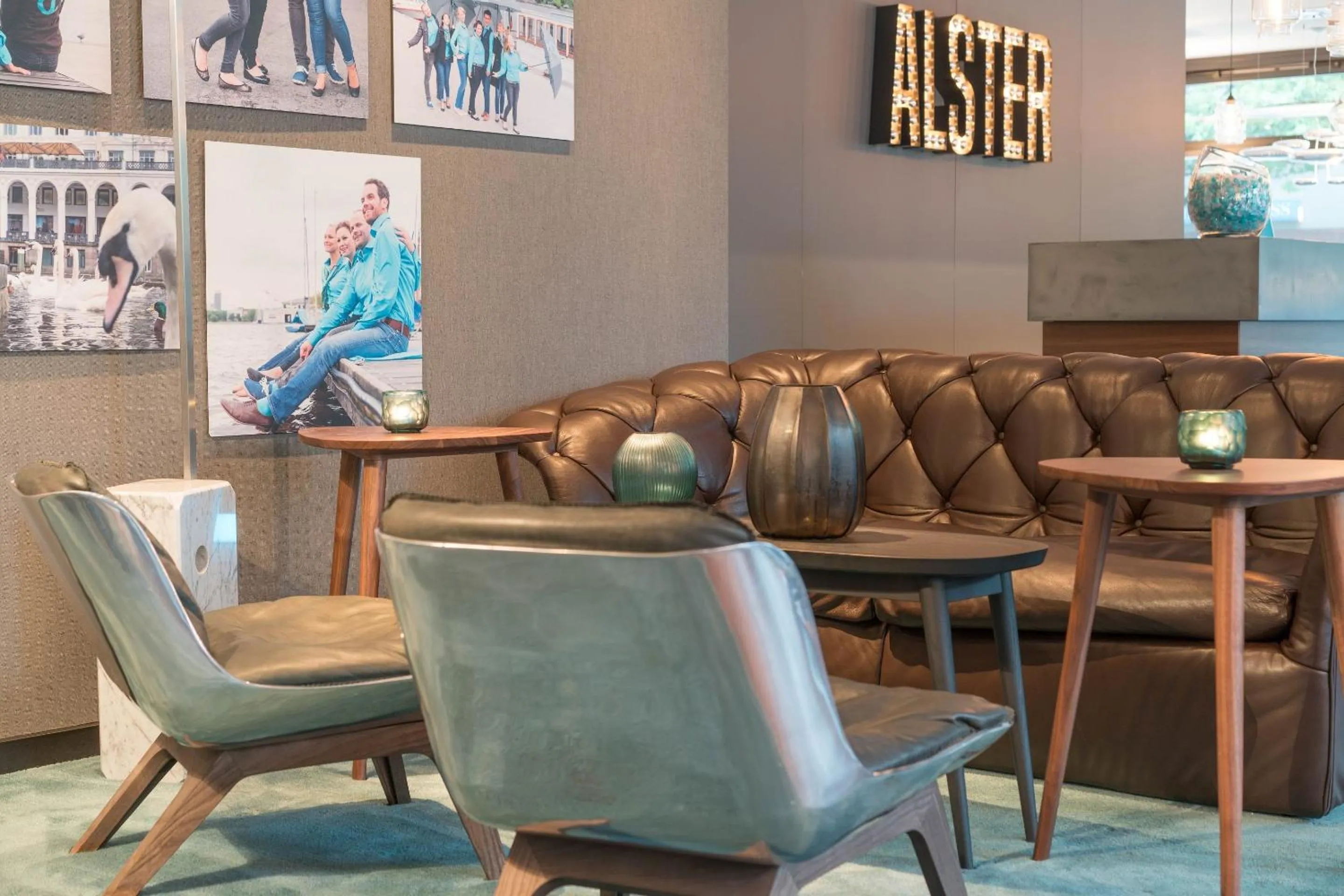 Lounge or bar in Motel One Hamburg-Alster