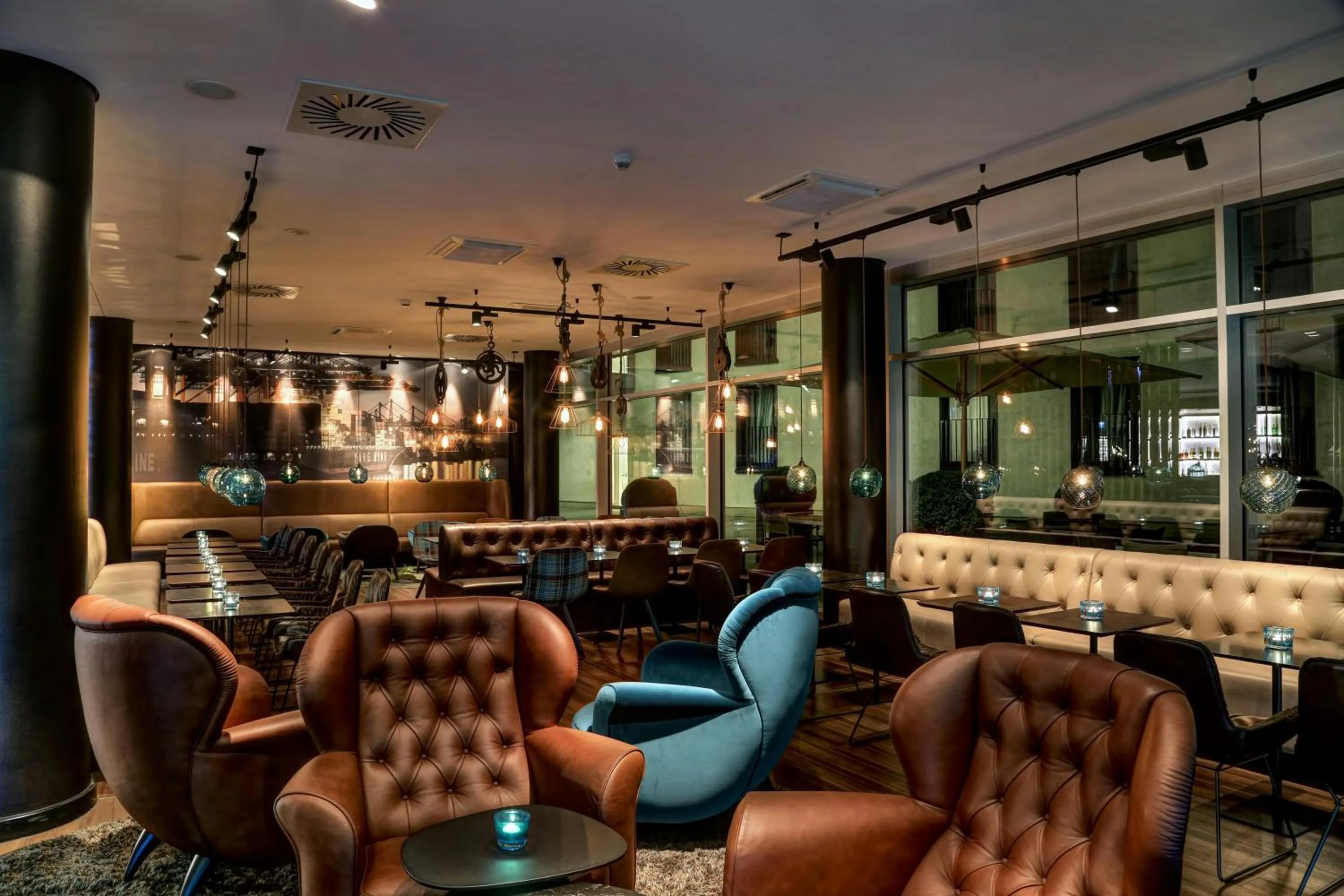 Lounge or bar in Motel One Hamburg am Michel