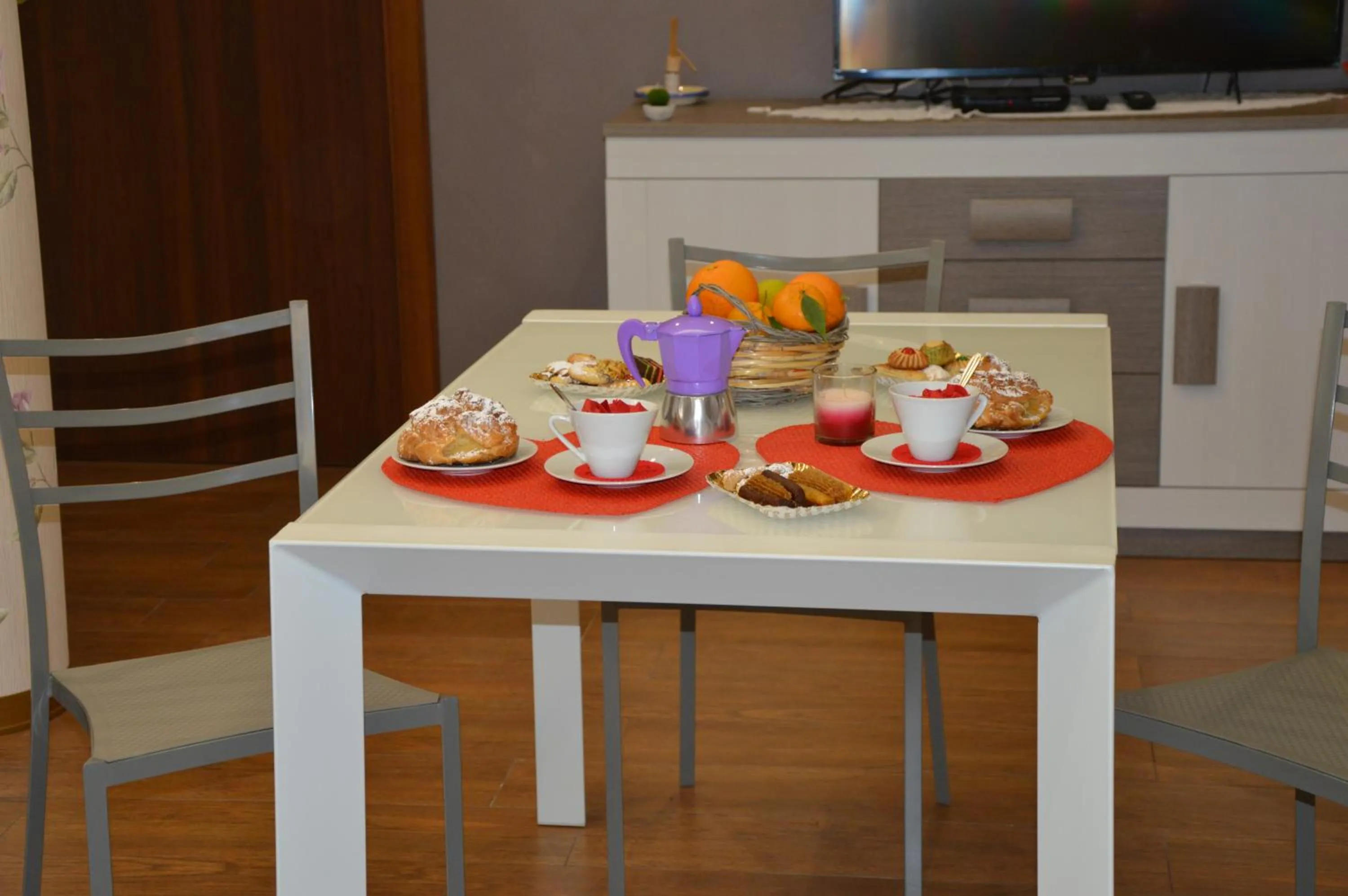 Buffet breakfast in Casa Aruci Sweet Home