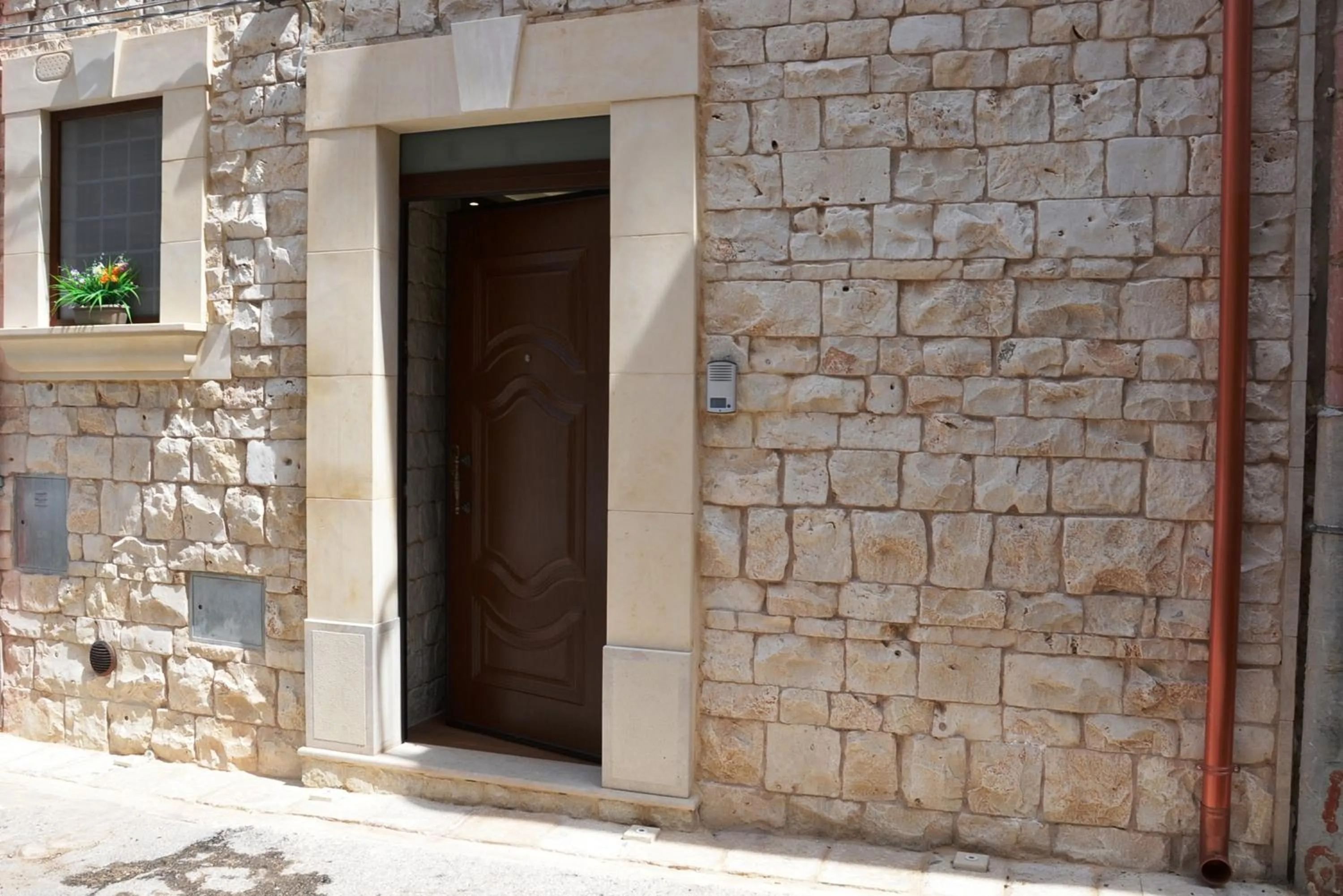 Facade/entrance in Casa Aruci Sweet Home