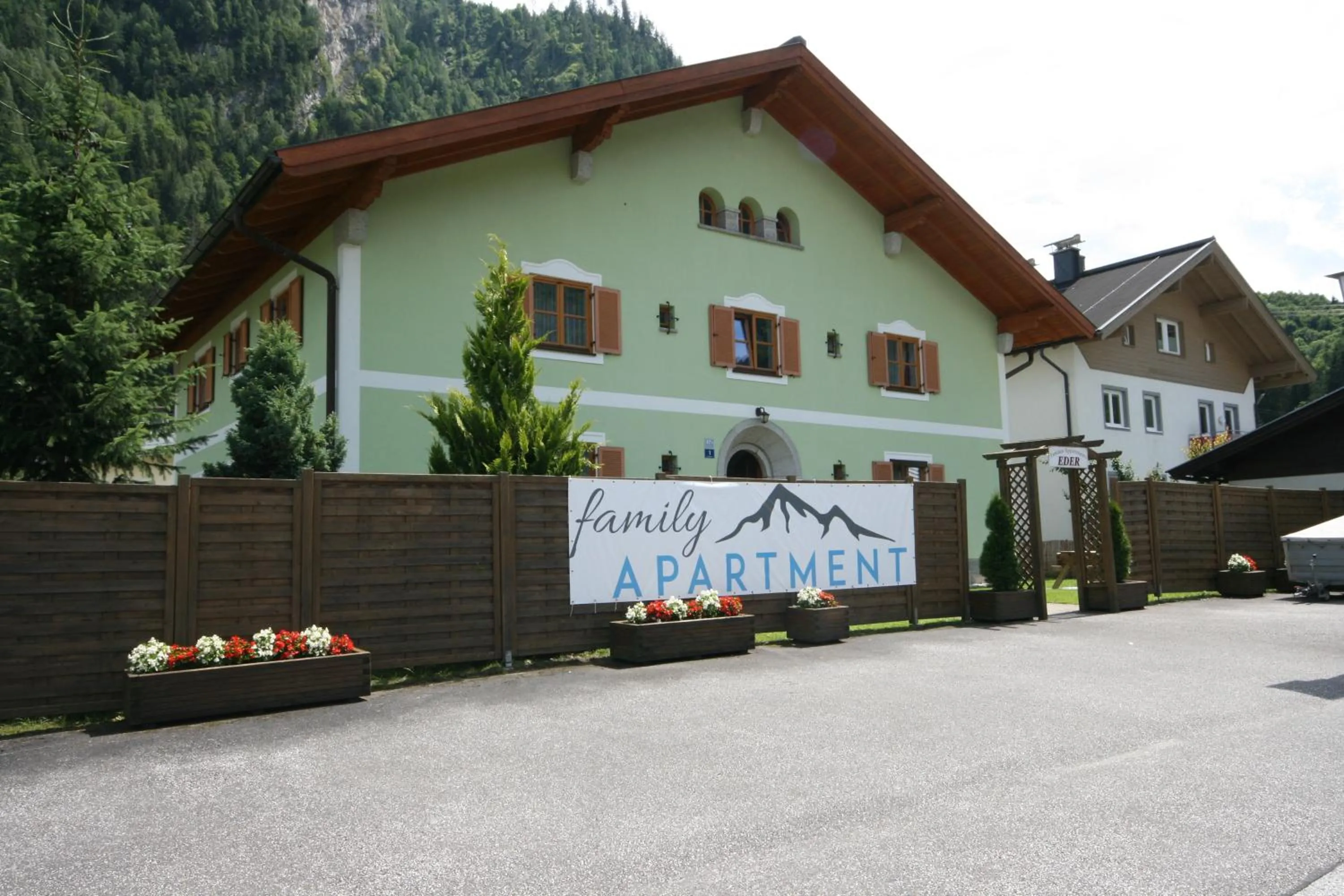 Property building in Familienappartements Eder - Free entry to Tauern SPA Kaprun included