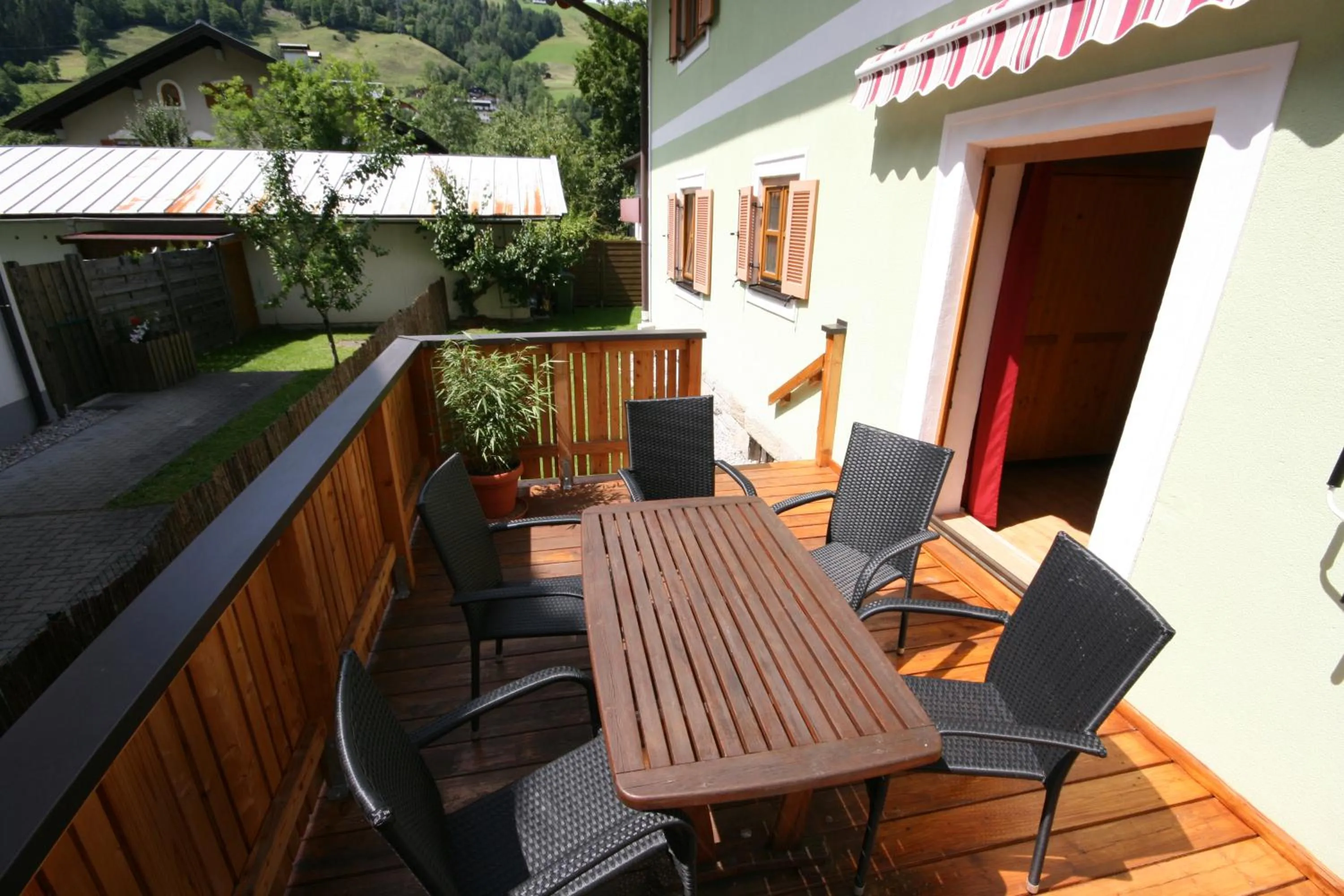 Balcony/Terrace in Familienappartements Eder - Free entry to Tauern SPA Kaprun included
