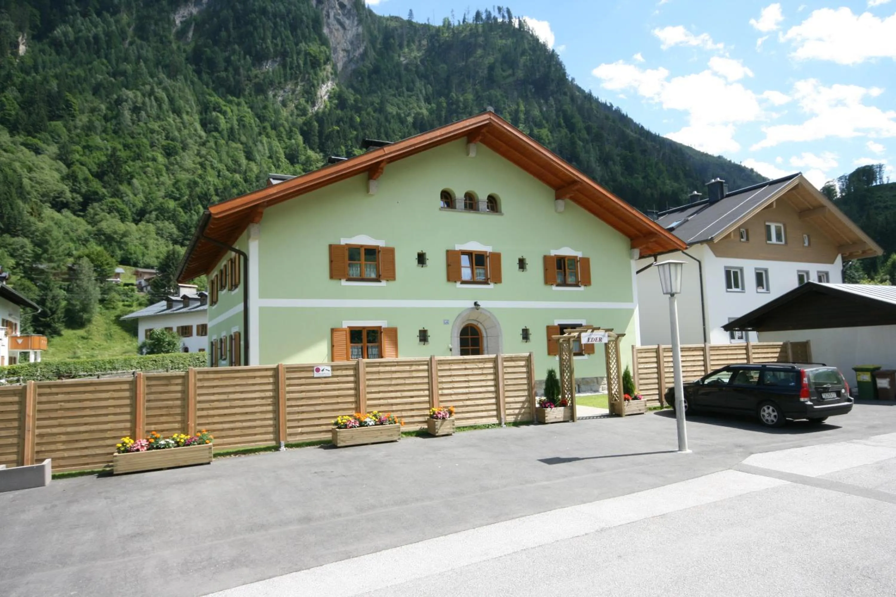 Facade/entrance in Familienappartements Eder - Free entry to Tauern SPA Kaprun included
