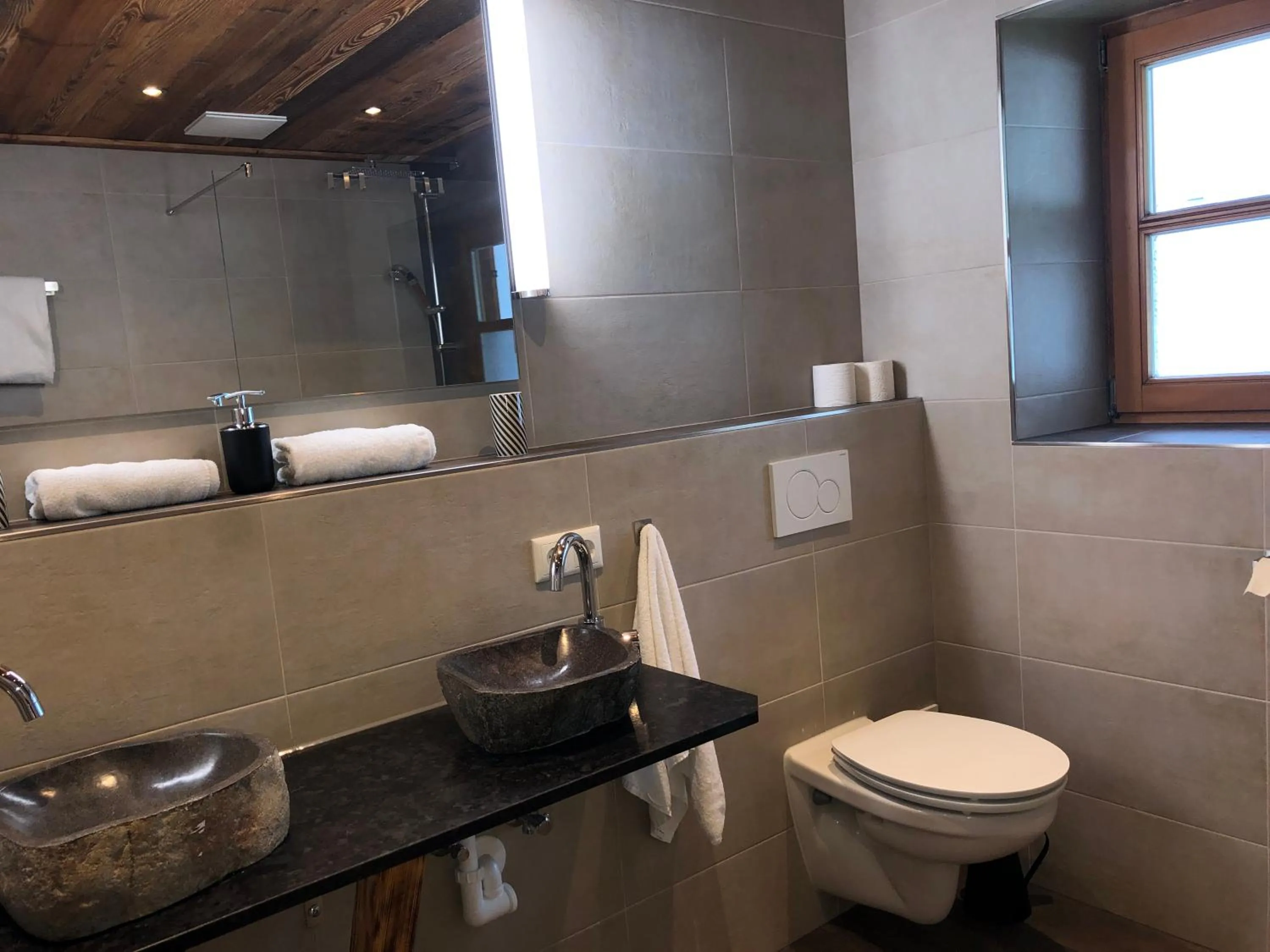 Bathroom in Familienappartements Eder - Free entry to Tauern SPA Kaprun included