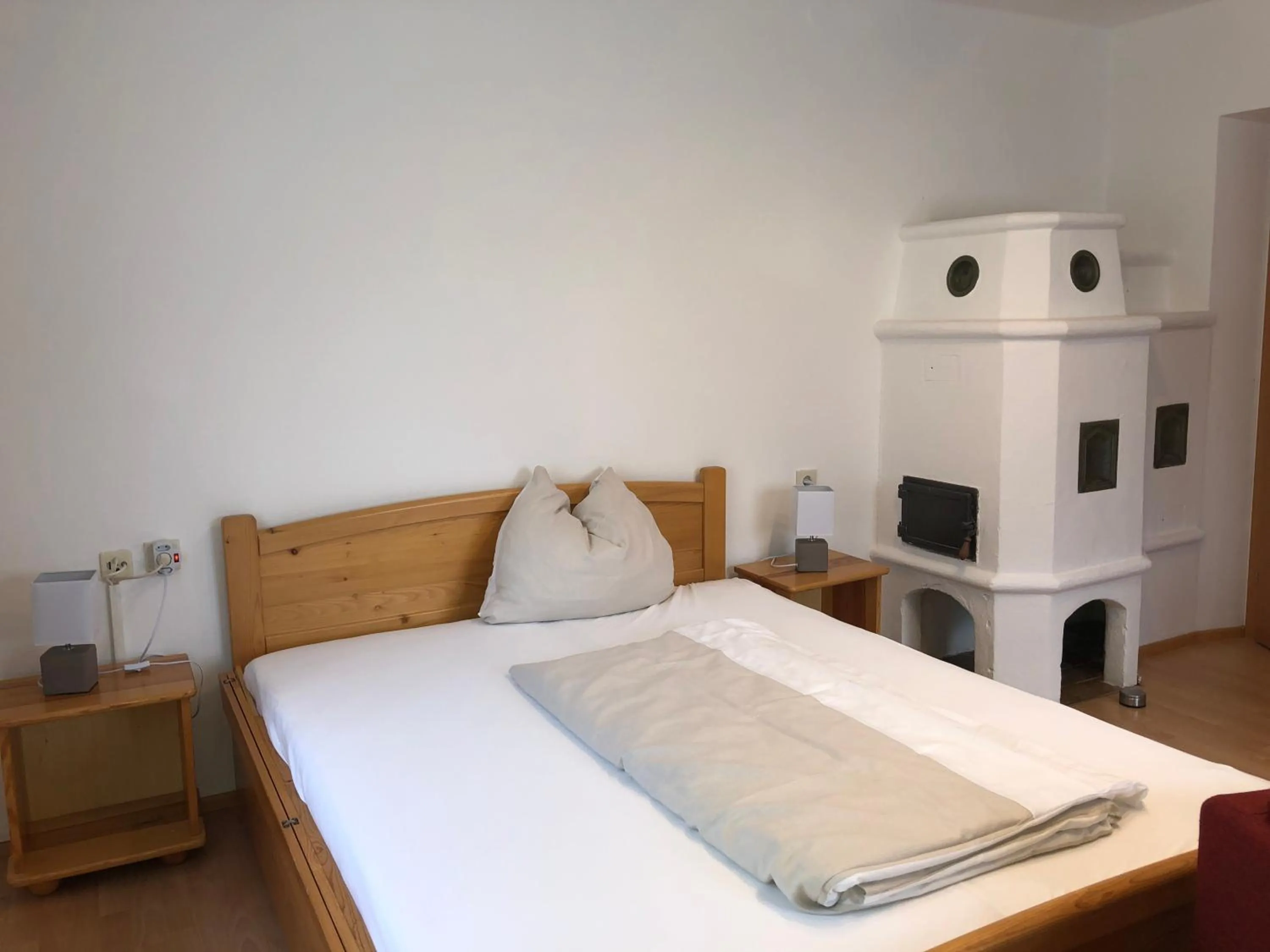 Living room, Bed in Familienappartements Eder - Free entry to Tauern SPA Kaprun included