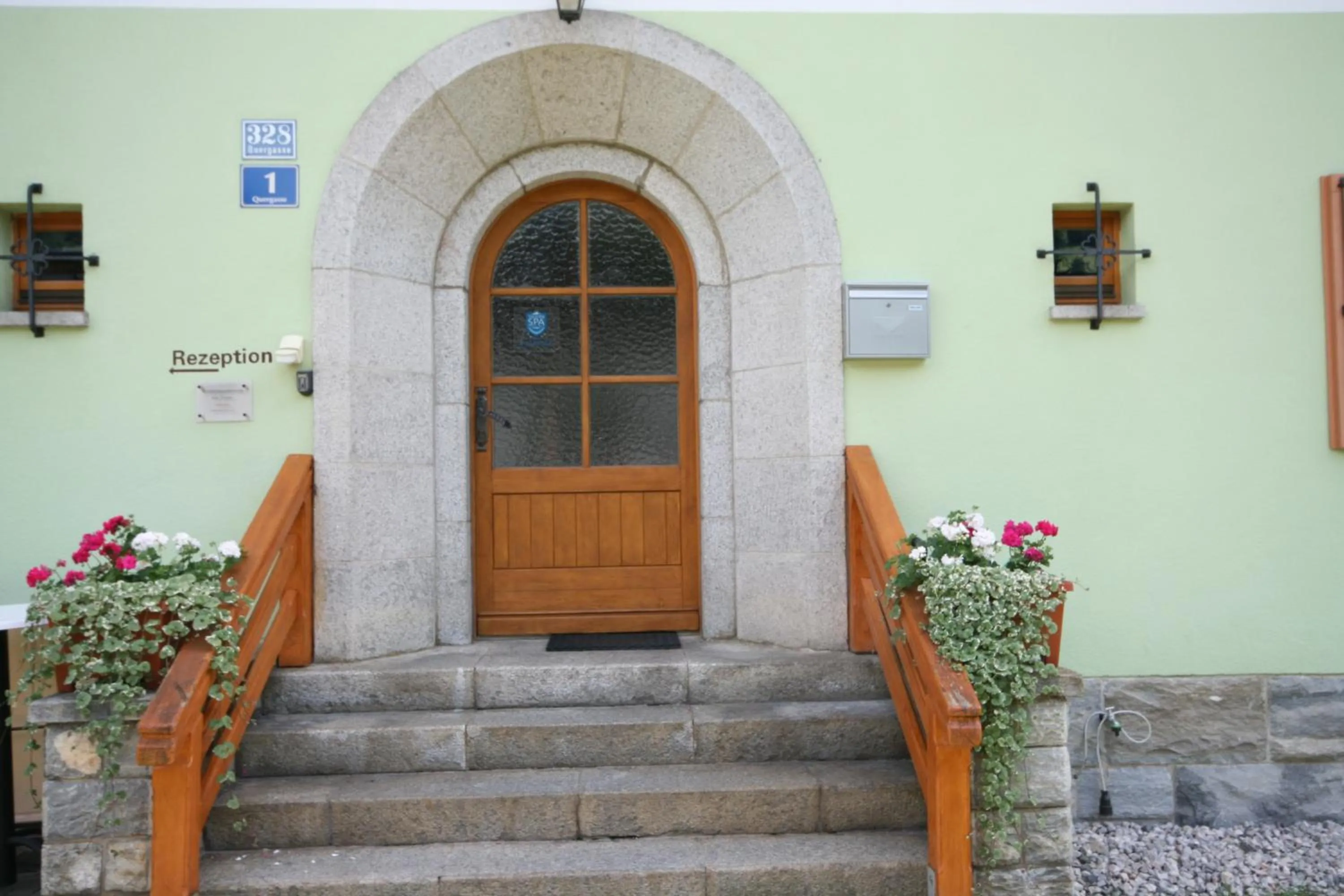 Facade/entrance in Familienappartements Eder - Free entry to Tauern SPA Kaprun included