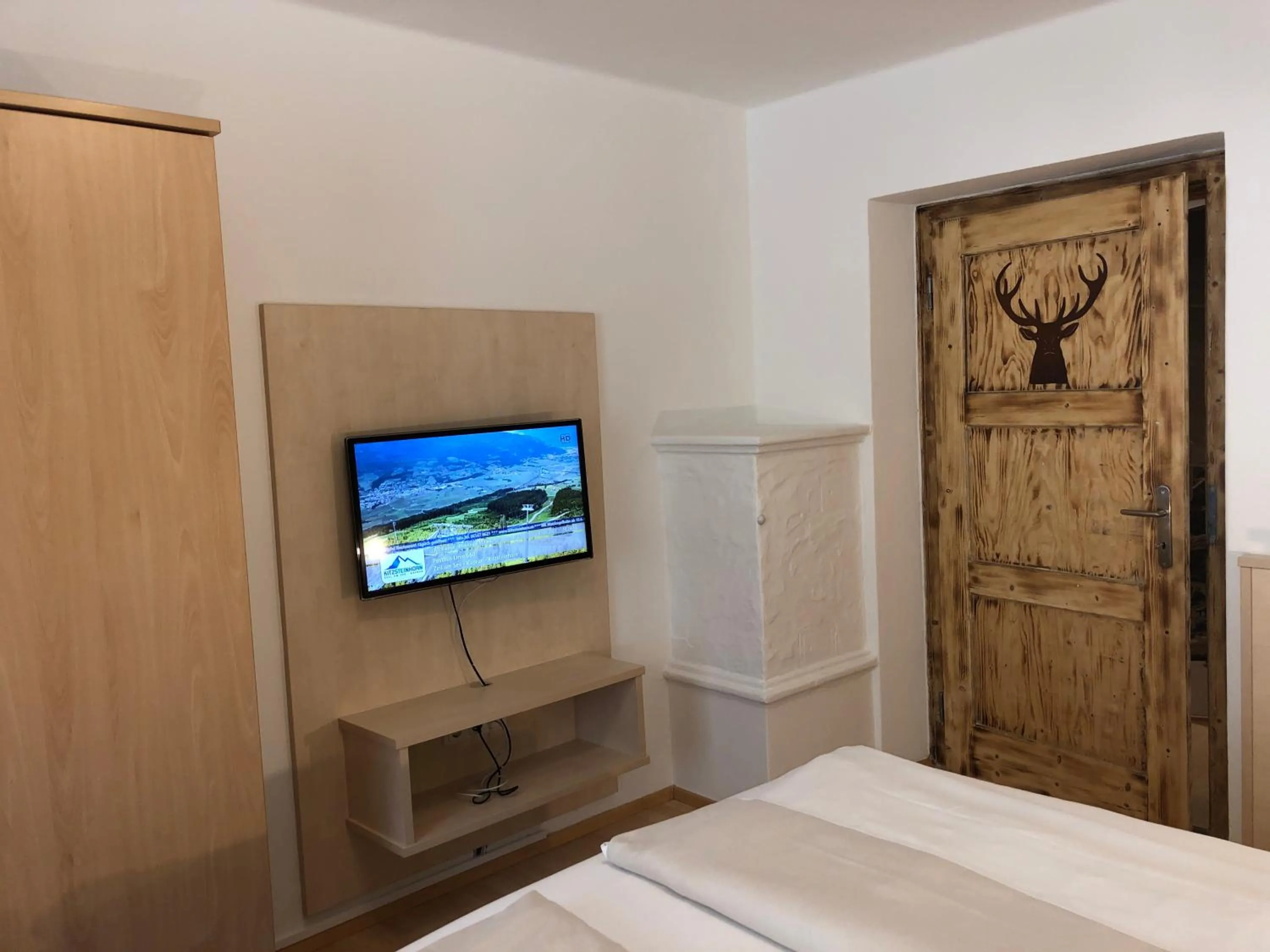 Bedroom, Bed in Familienappartements Eder - Free entry to Tauern SPA Kaprun included