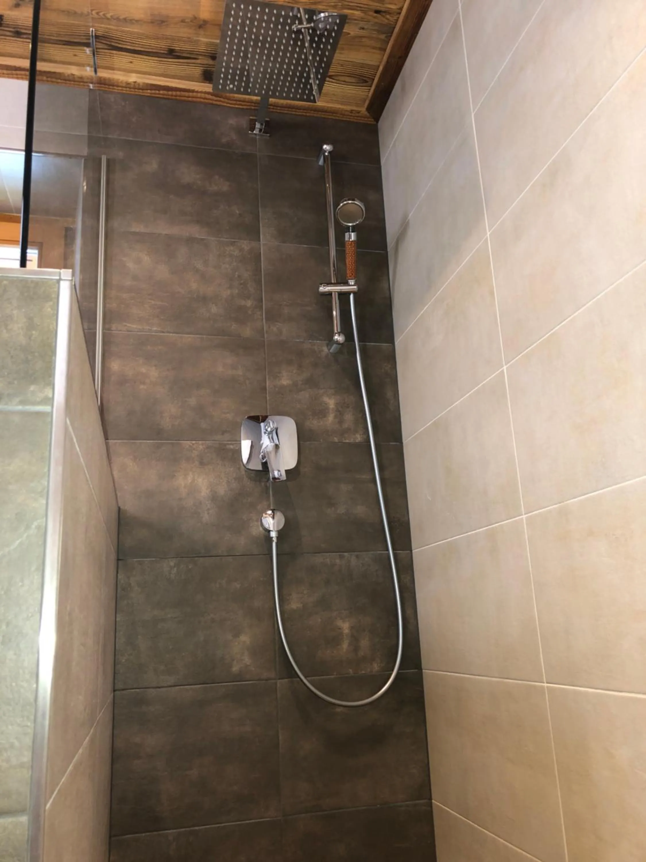 Shower in Familienappartements Eder - Free entry to Tauern SPA Kaprun included