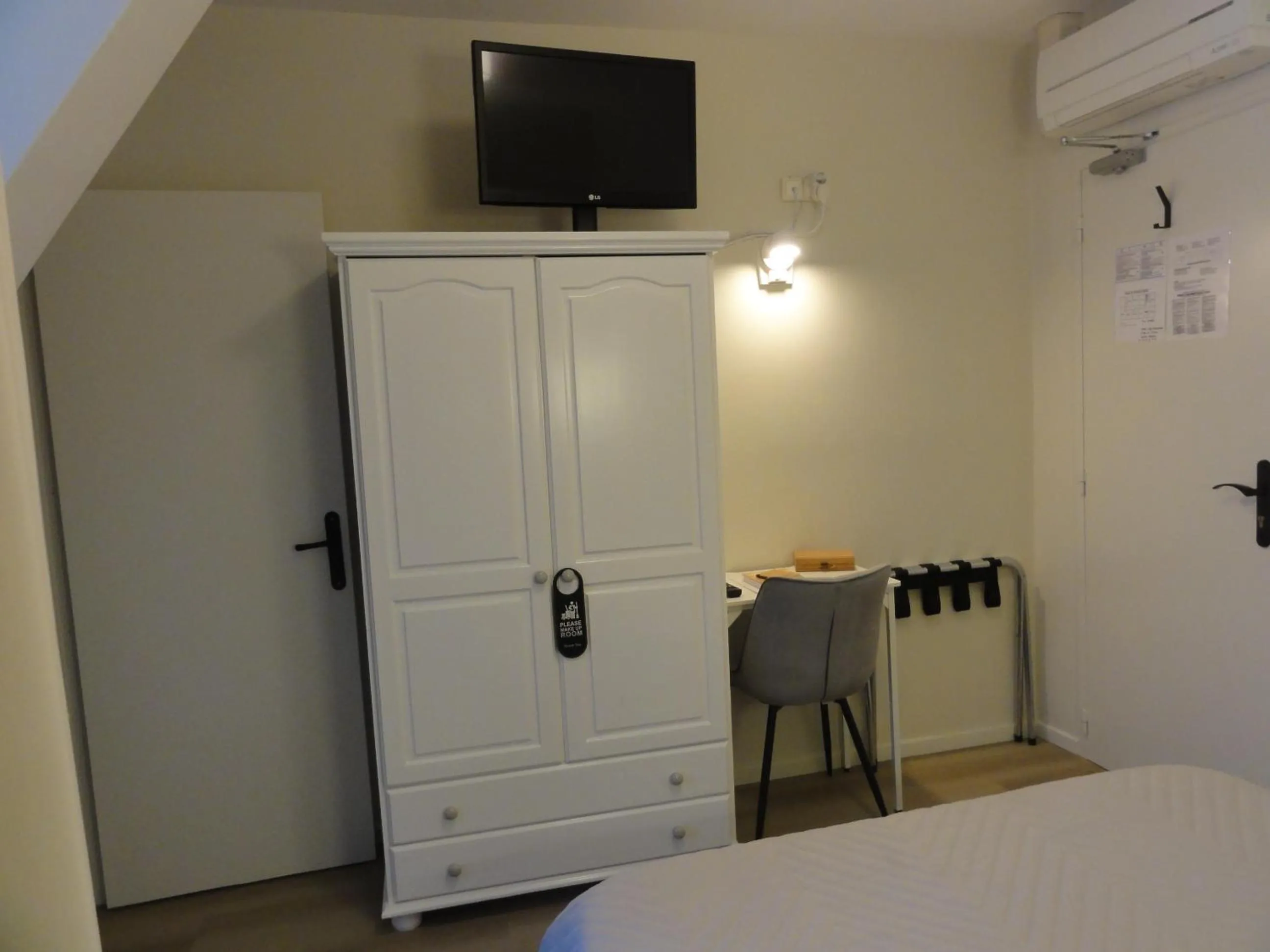 Bed in Hotel des Voyageurs