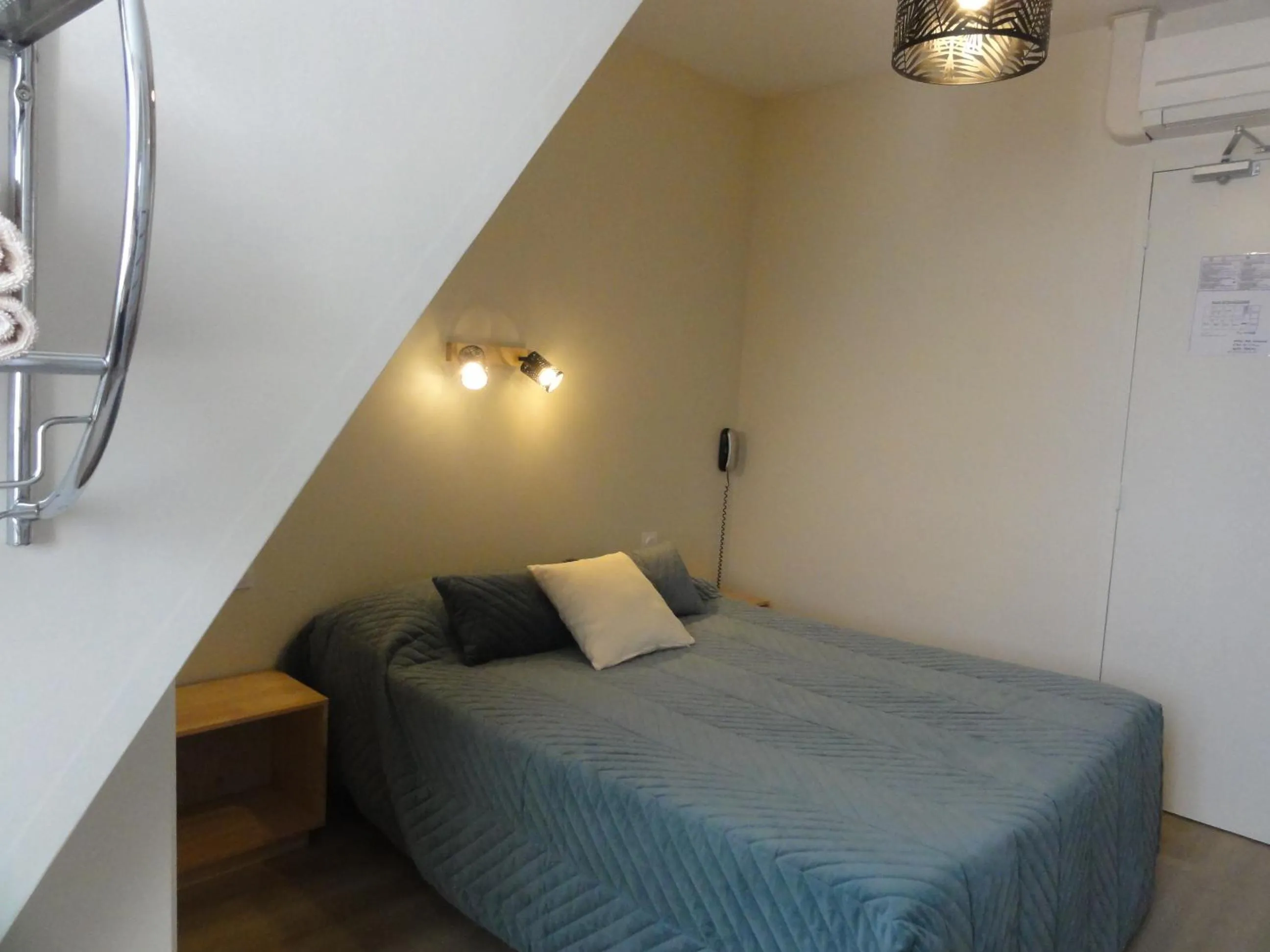 Bed in Hotel des Voyageurs