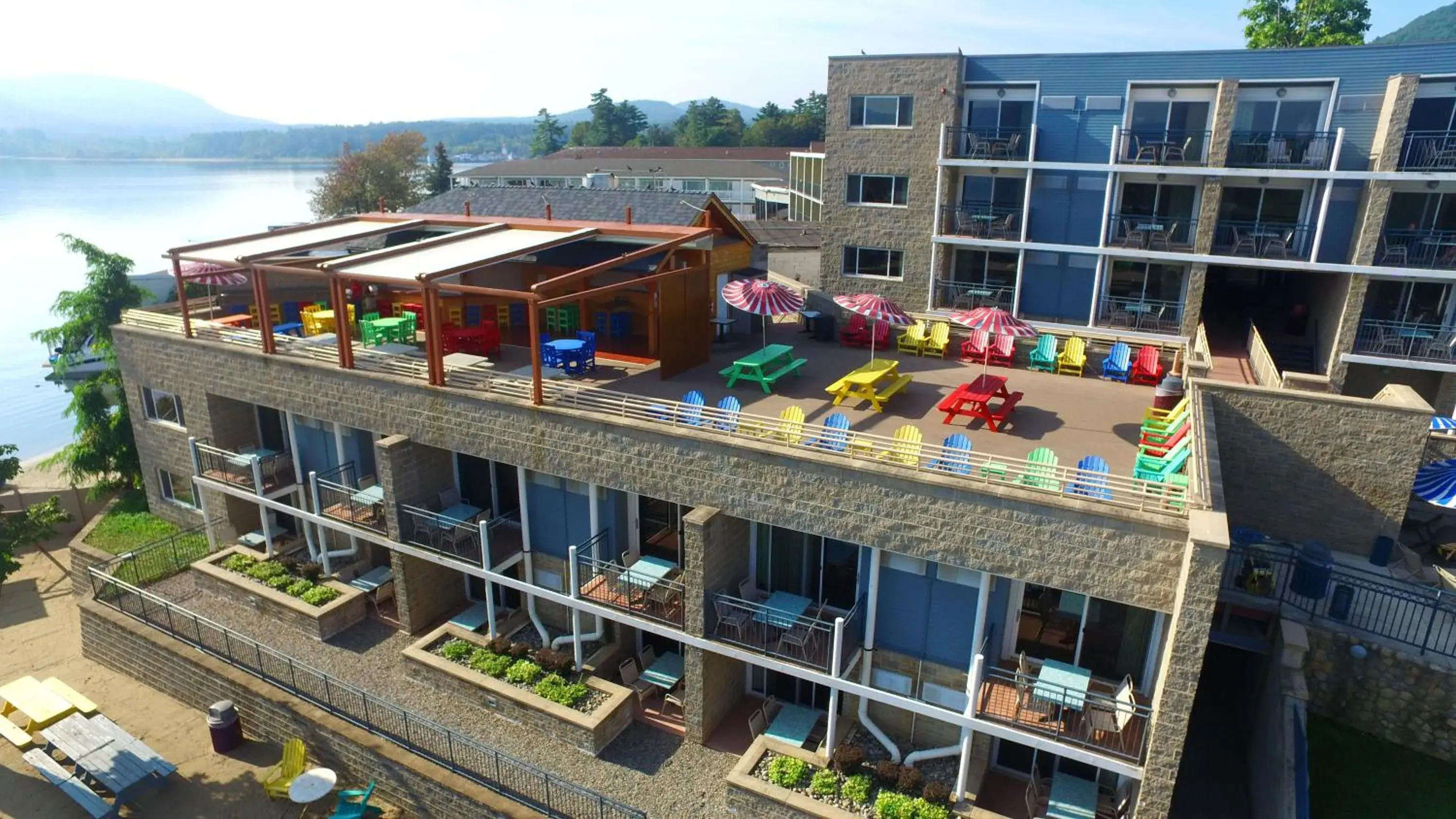 Property building in Surfside On The Lake Property building in Surfside On The Lake