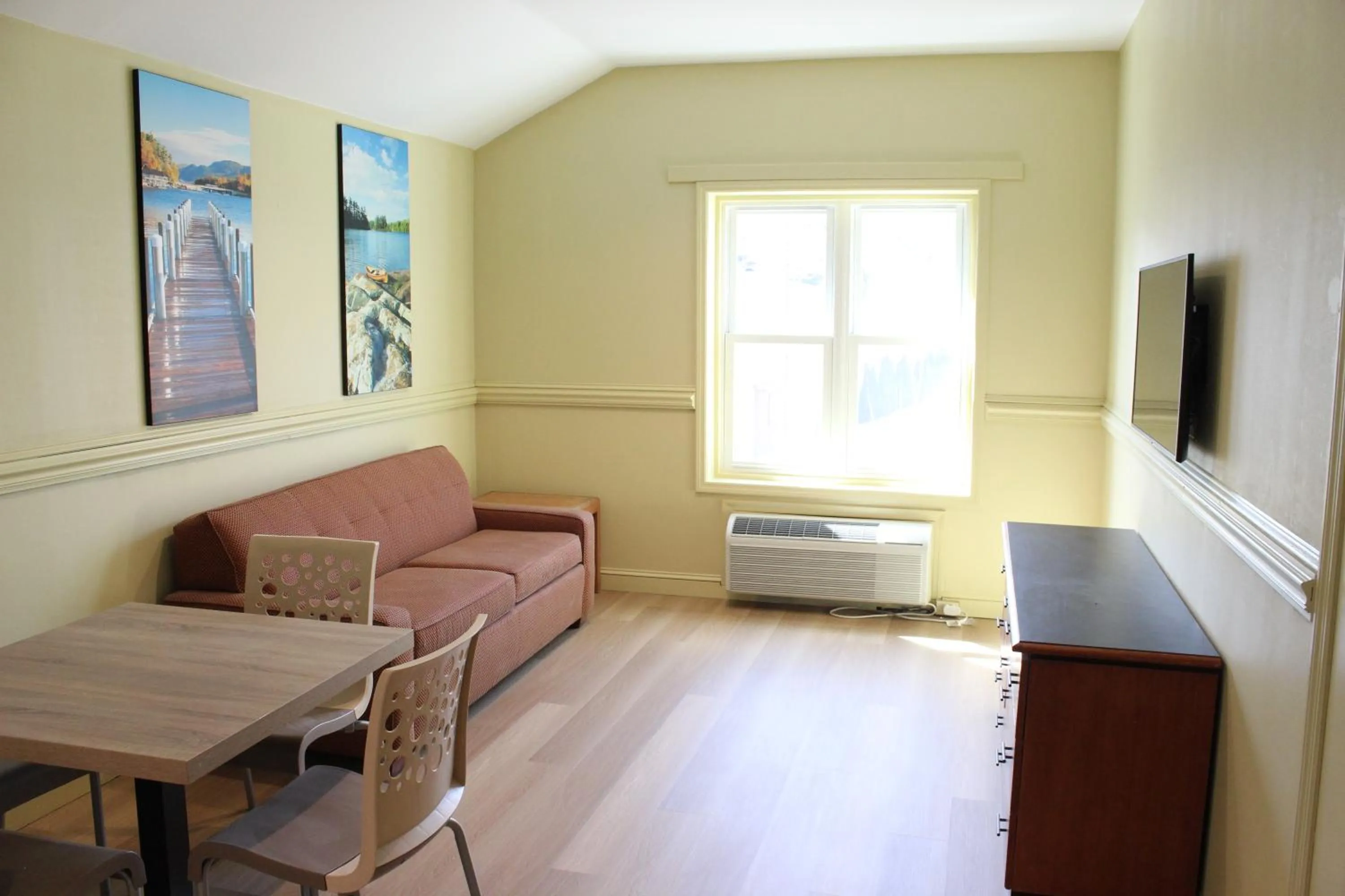 Bedroom in Surfside On The Lake