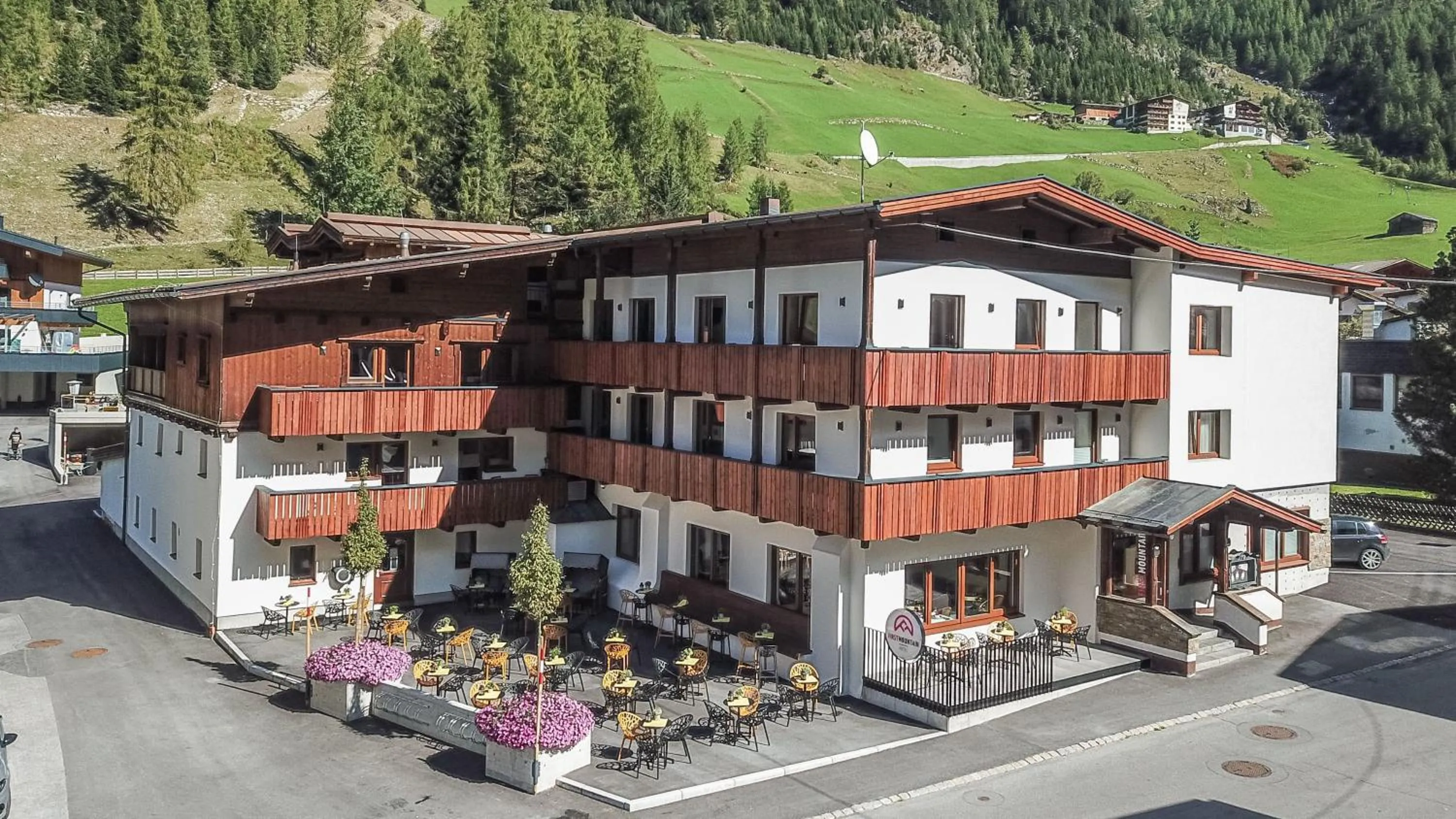 Property building in first mountain Hotel Ötztal
