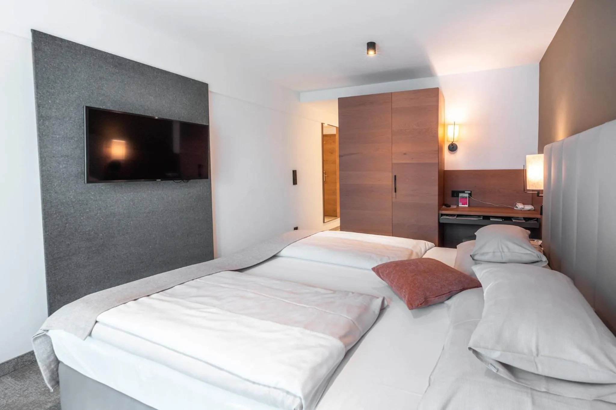 Photo of the whole room, Bed in Das Hohe Salve Sportresort, 4 Sterne Superior