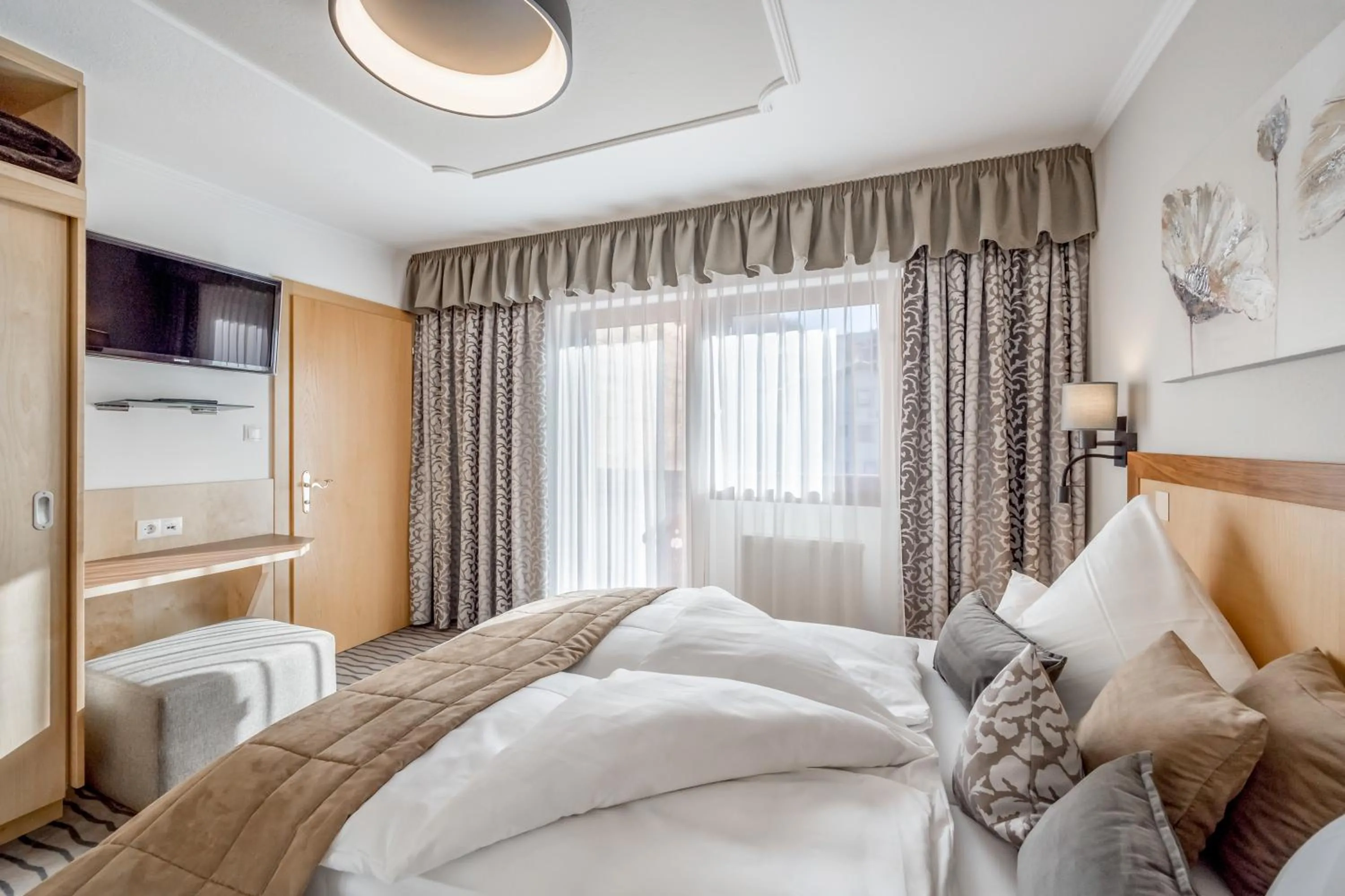 Bedroom, Bed in Aliona Apart