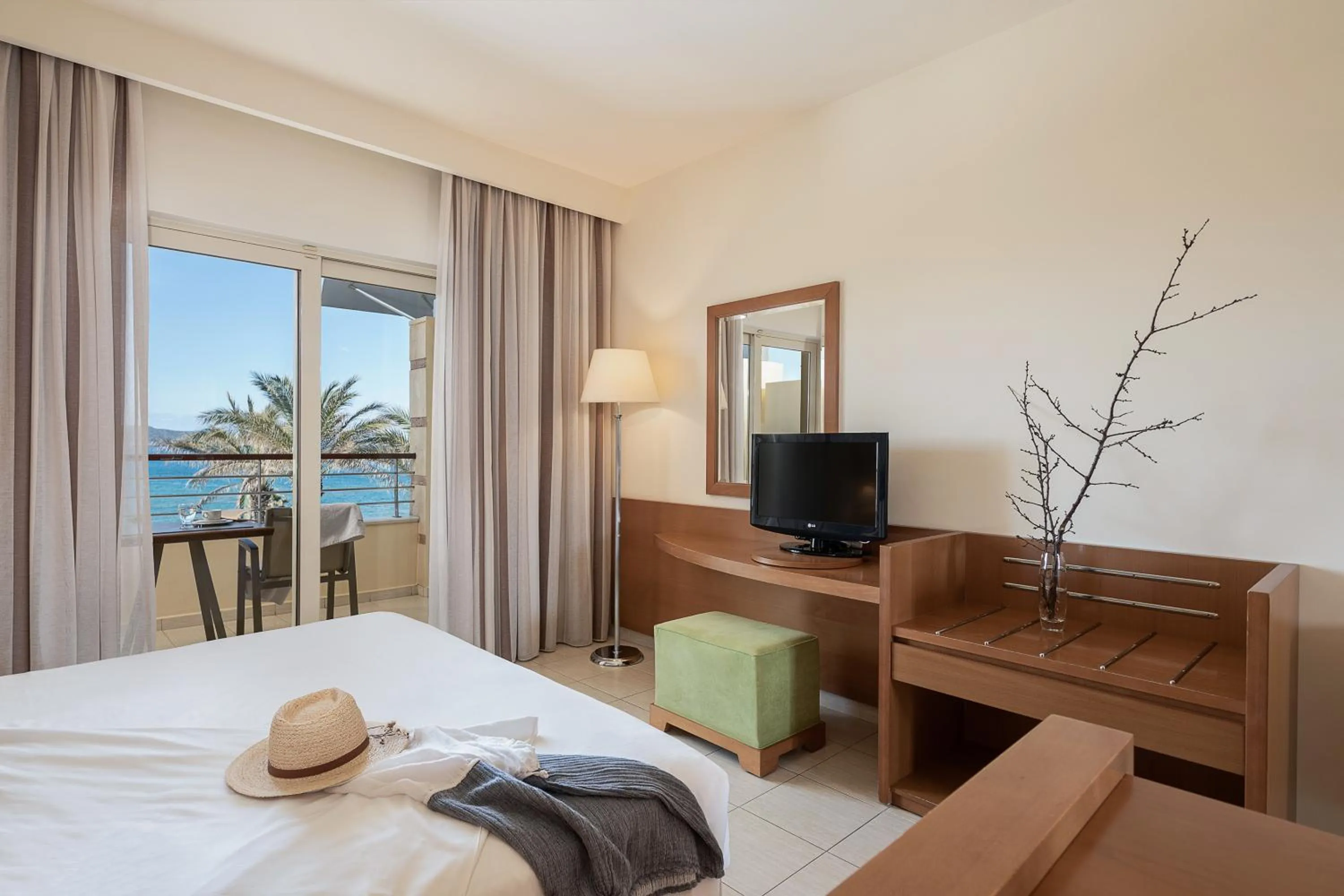 TV and multimedia, Bed in Cretan Dream Resort & Spa
