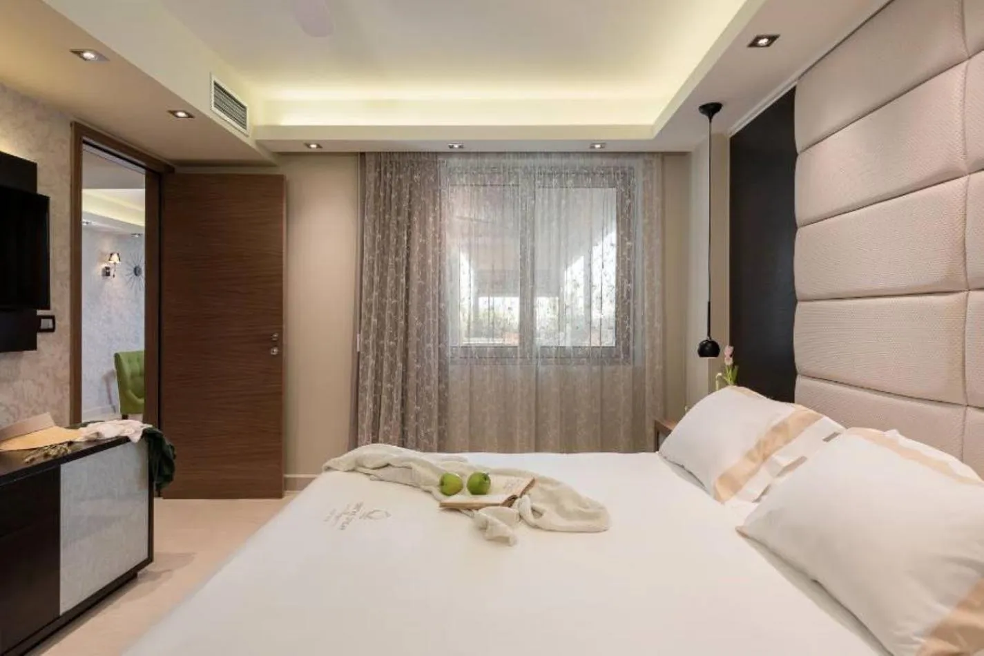 Bed in Cretan Dream Resort & Spa