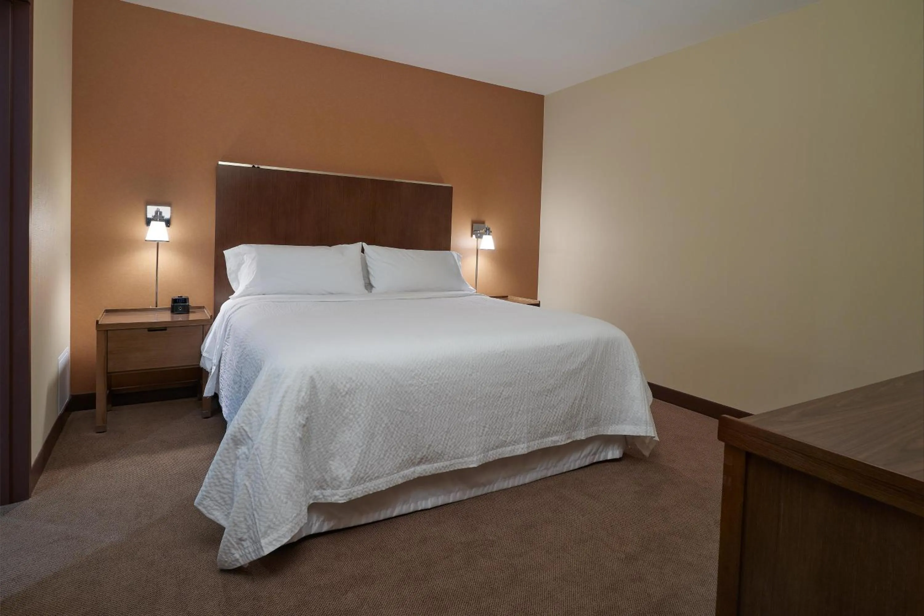 Swimming pool, Bed in Four Points by Sheraton Sherwood Park