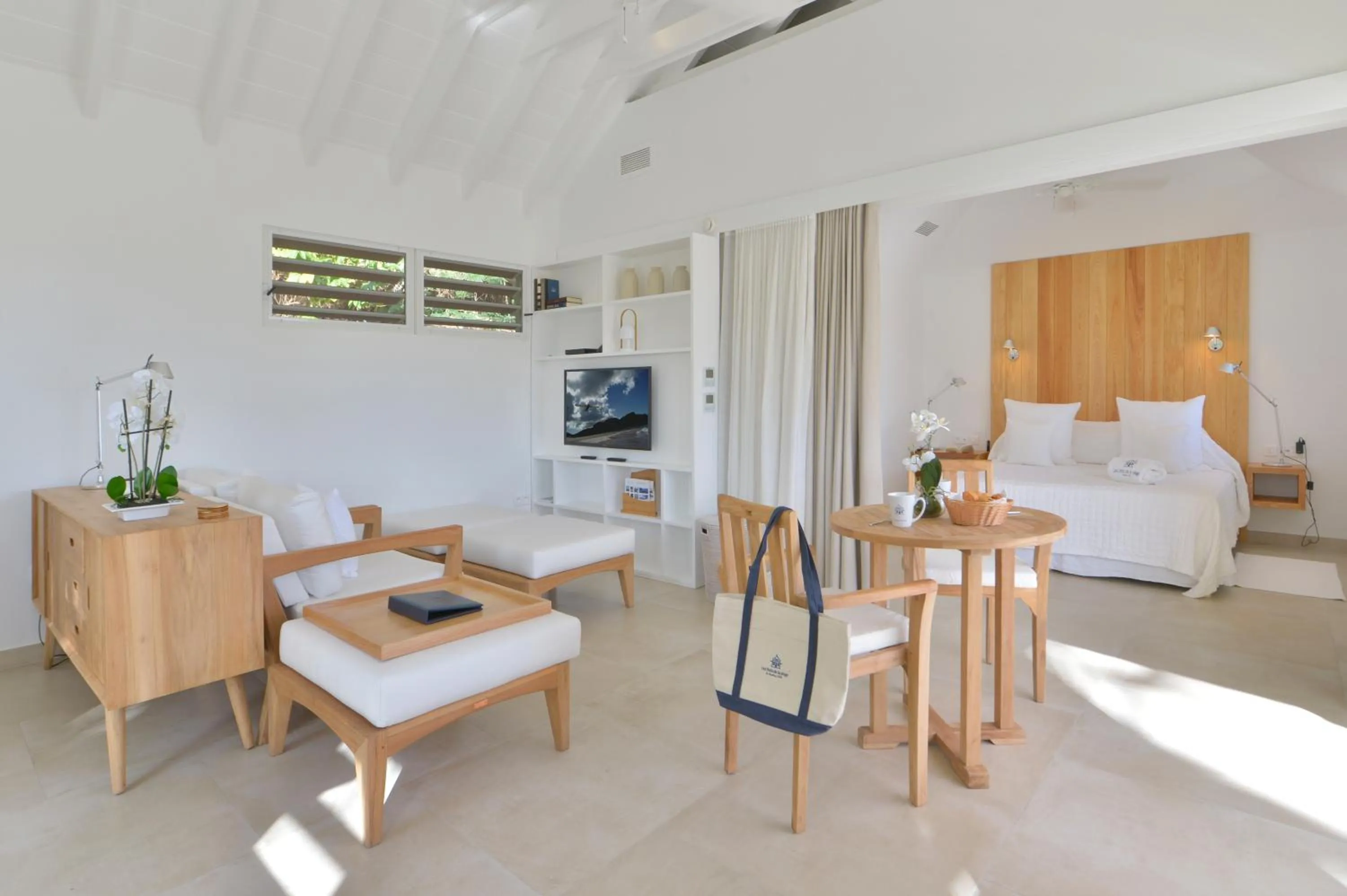 Living room, Bed in Les Ilets De La Plage