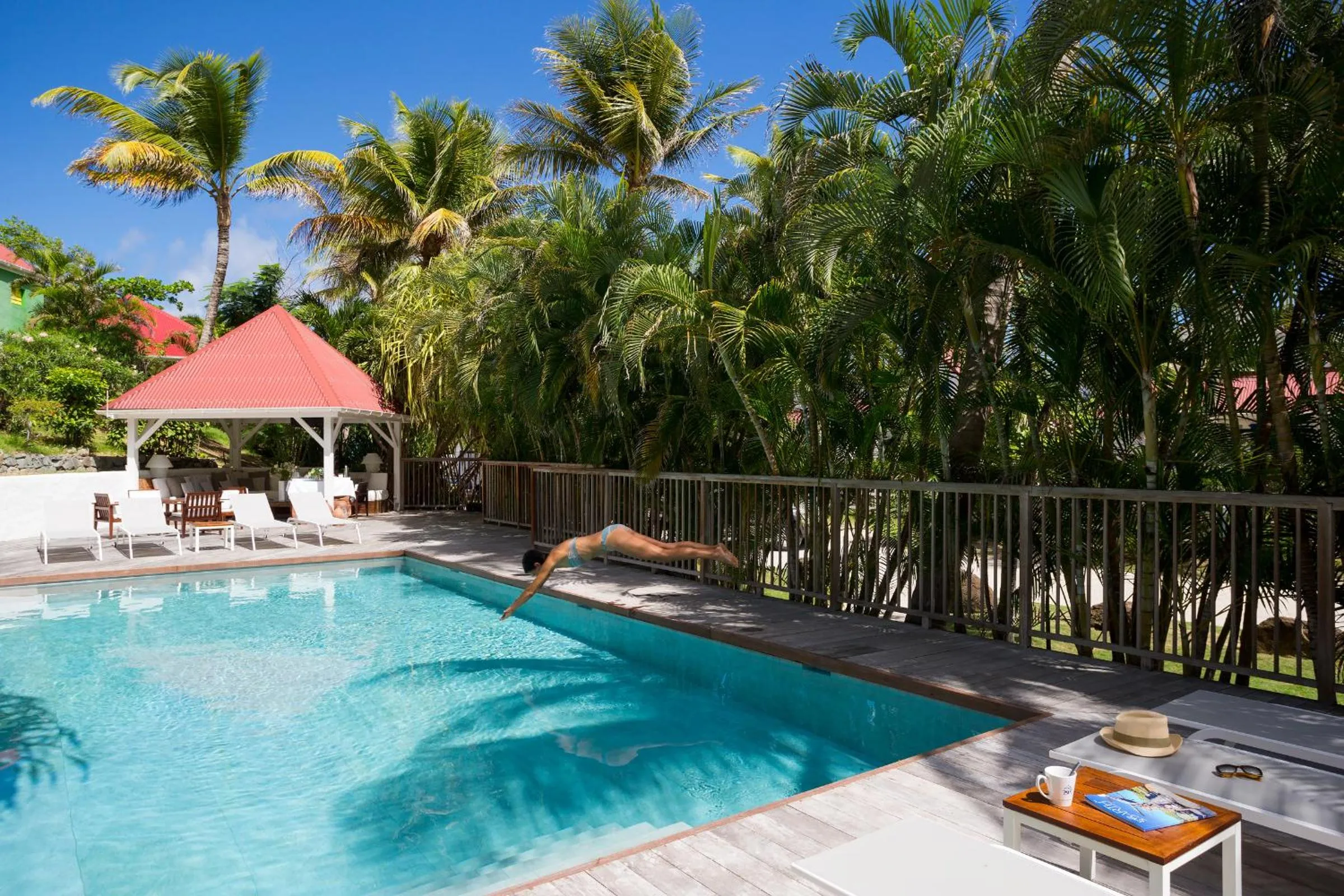 Property building in Les Ilets De La Plage